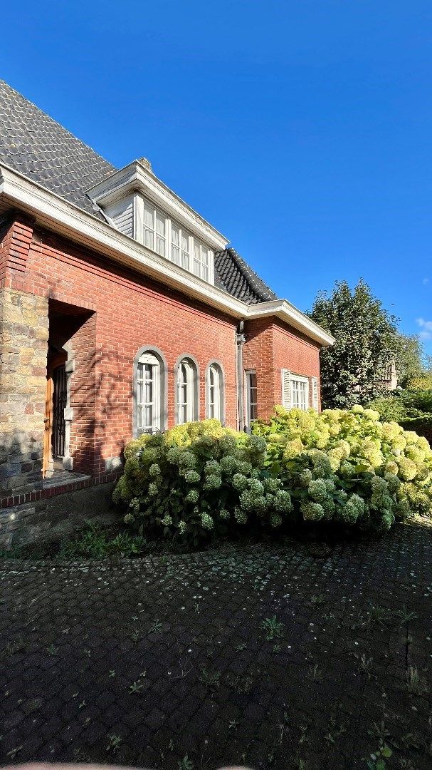 Charmante te renoveren villa, zonder renovatieplicht, op een perceel van 1.116 m2, met 3 slaapkamers en een garage. foto 6