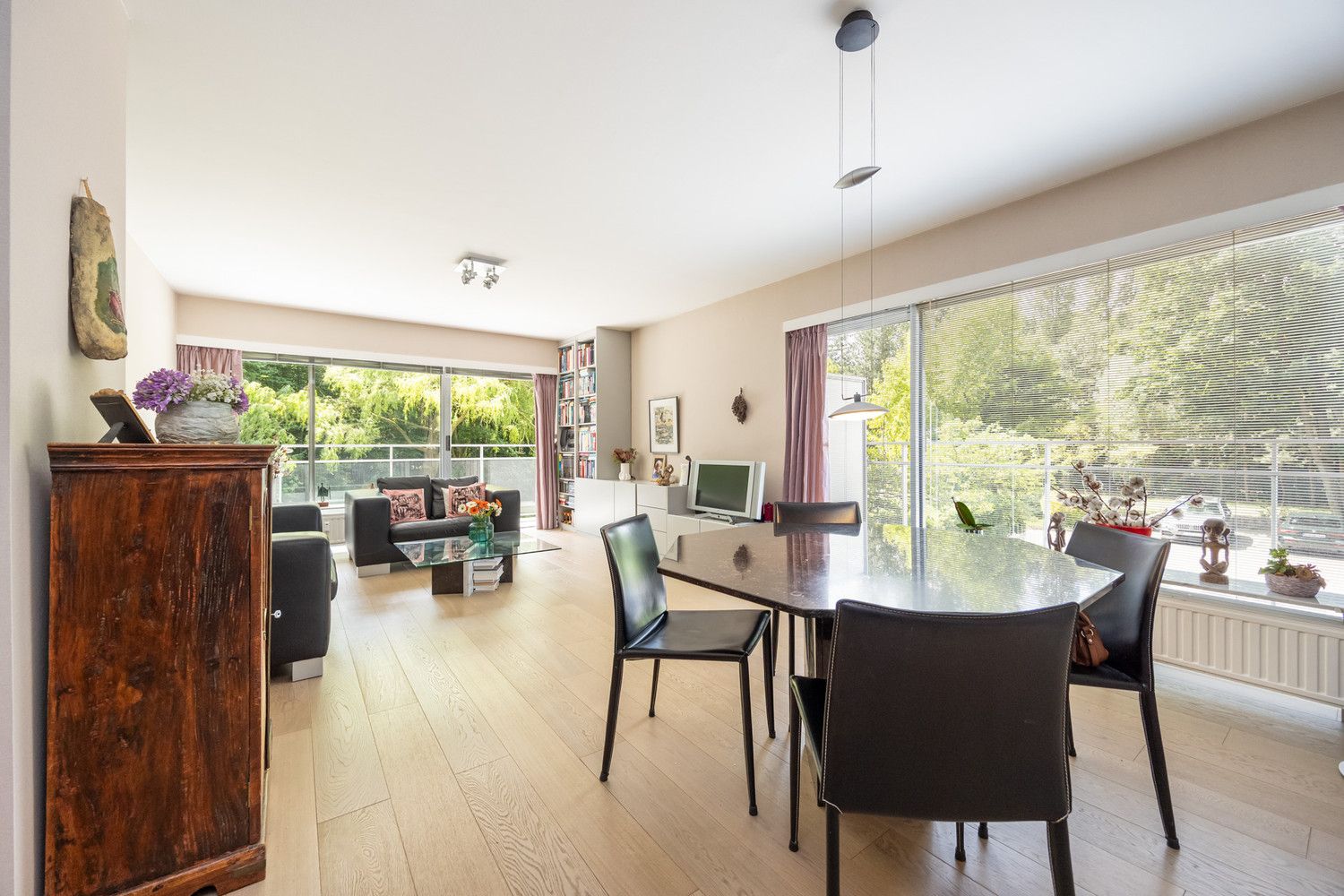 Energiezuinig (EPC B) hoekappartement met uitzonderlijke lichtinval en riant terras te Berchem foto 6