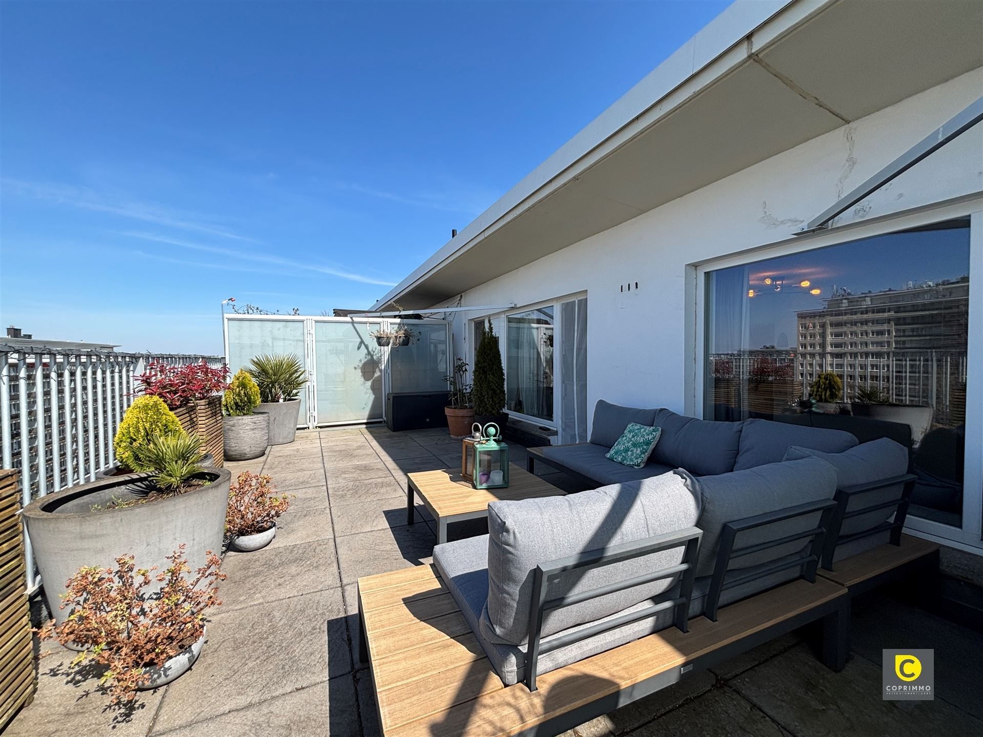 GEMEUBELD dakappartement met 2slp! foto 2