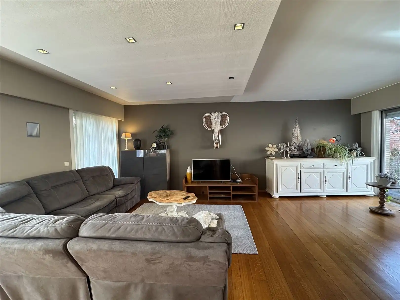 Woning met kantoren en magazijn van 1500m² foto 5