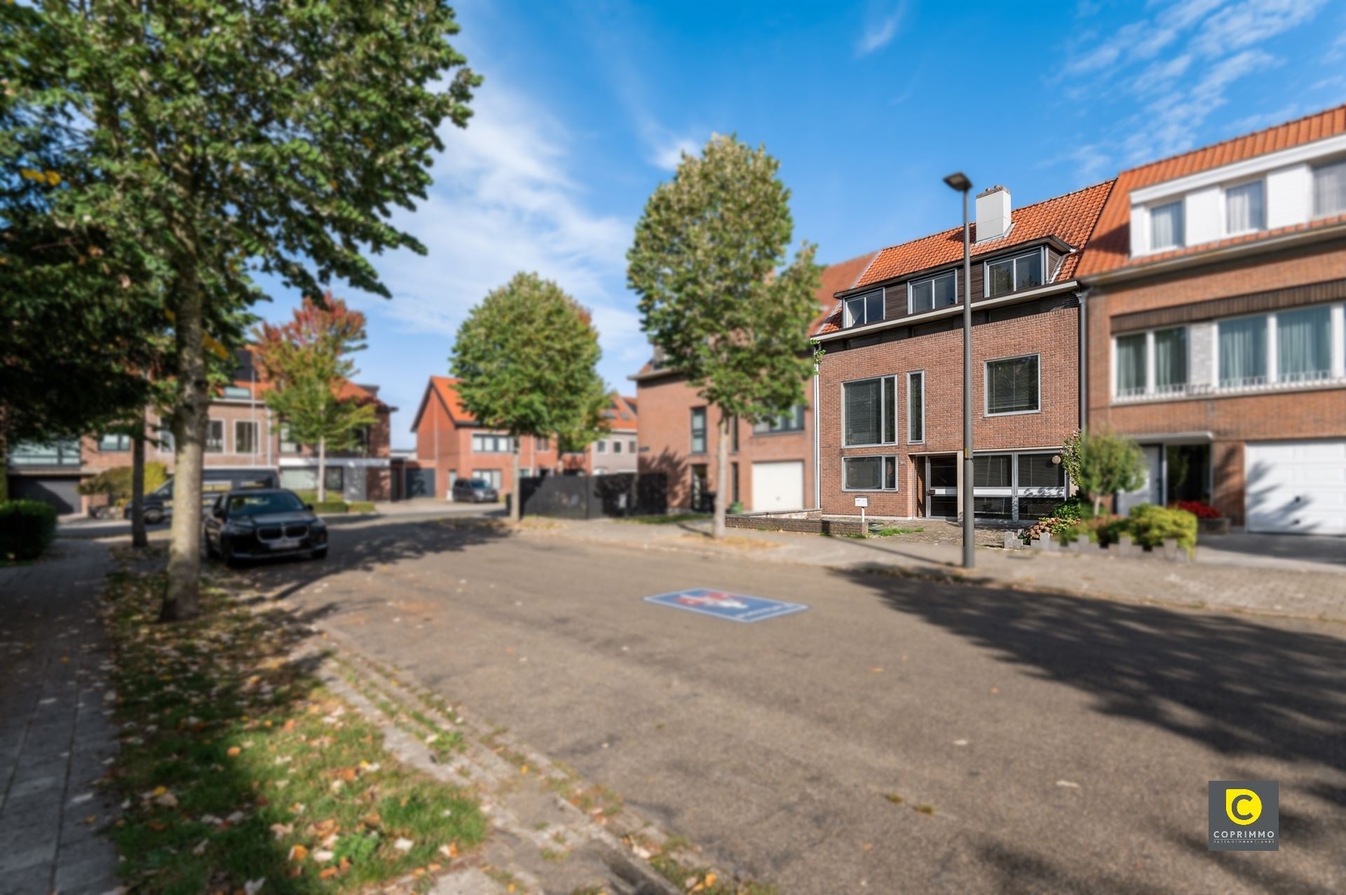 Hoofdfoto van de publicatie: Ruime karakterwoning met tuin in Mortsel