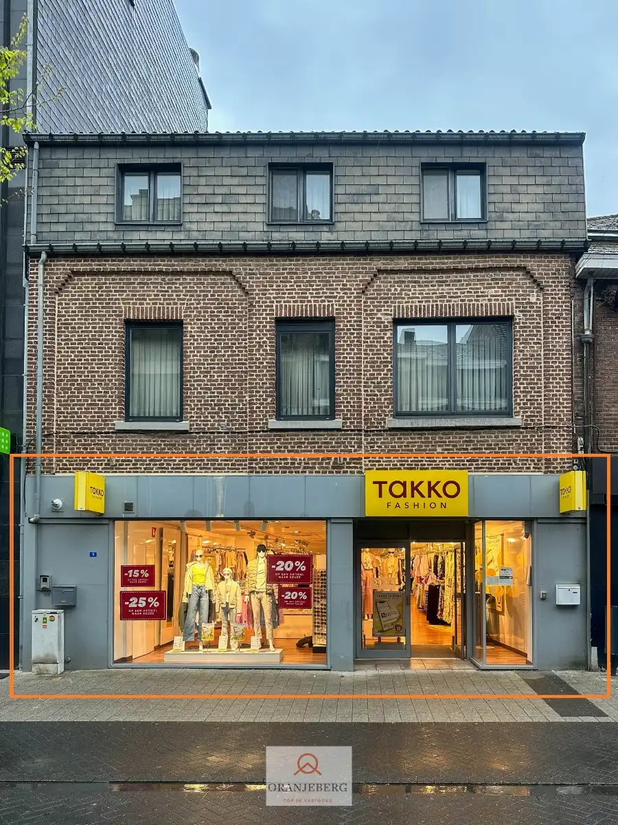 Groot handelspand te koop met mooi rendement op toplocatie in Lanaken foto {{pictureIndex}}