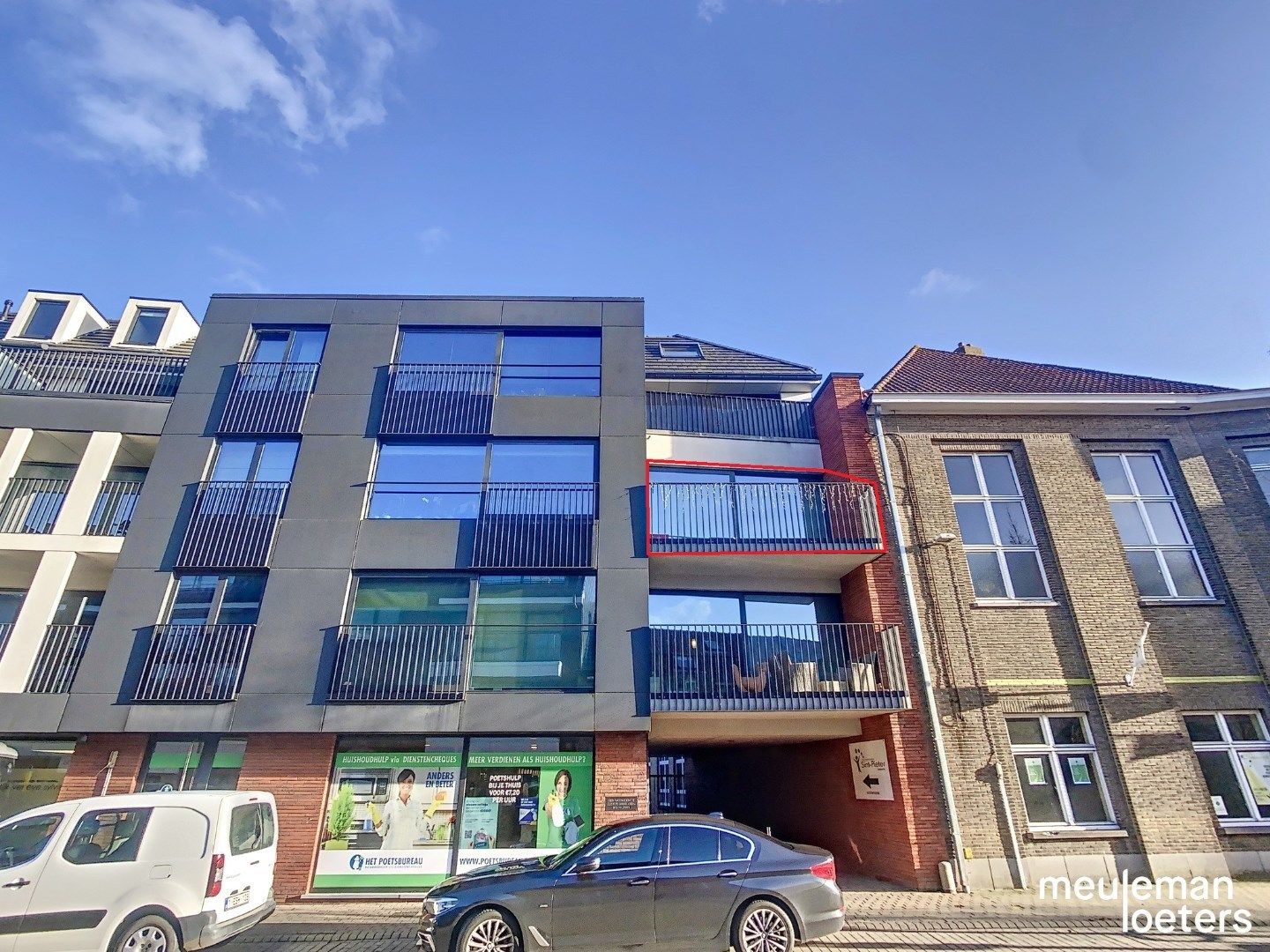 Centraal gelegen appartement met parking foto {{pictureIndex}}