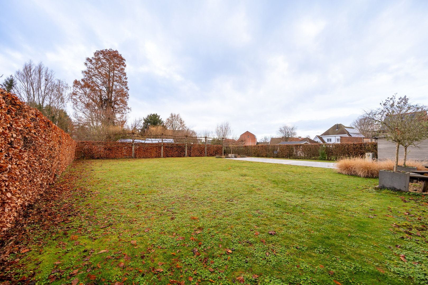 Instapklare villa met grote tuin, garage en zwembad foto 21