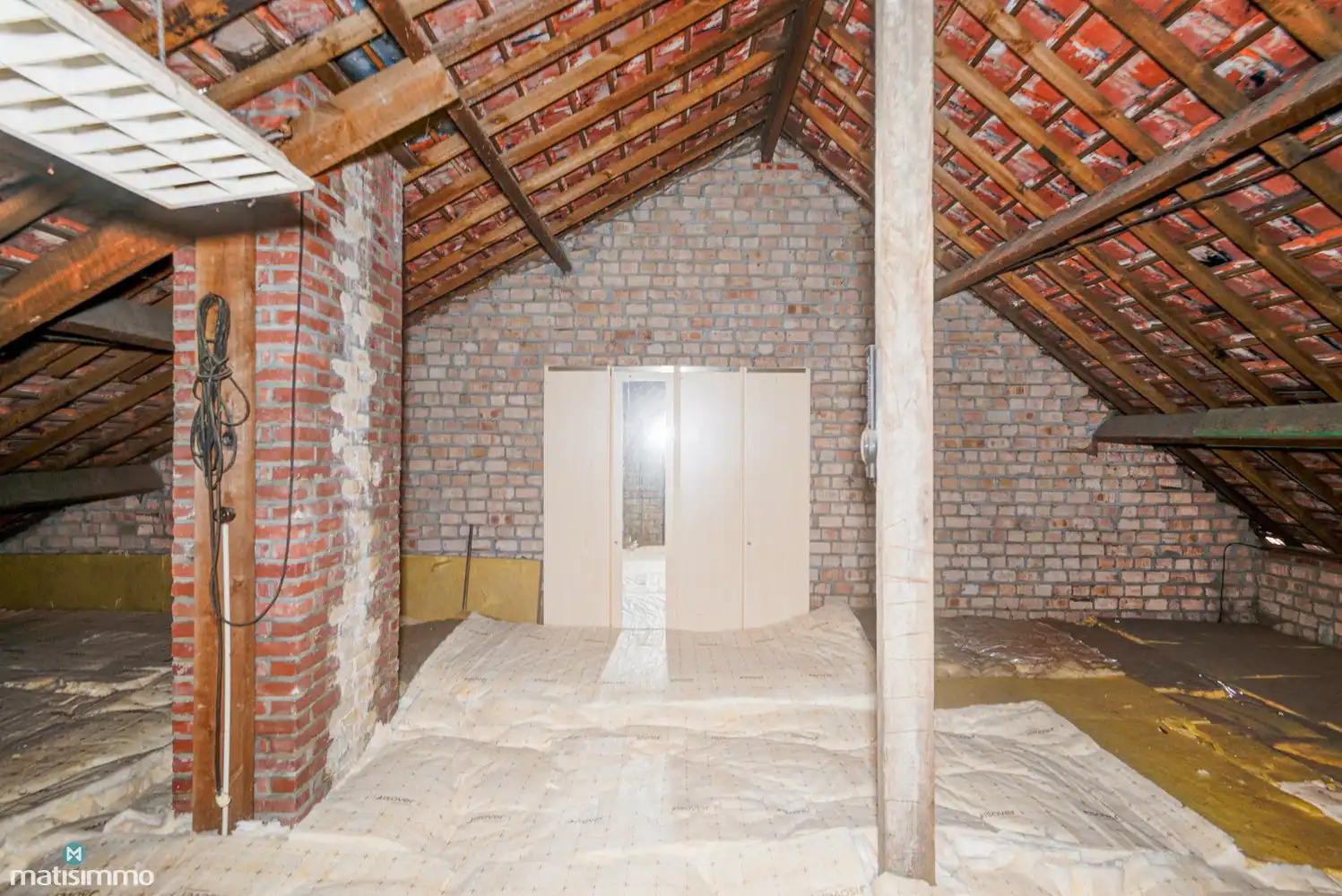 RUIME EENGEZINSWONING MET 4 SLAAPKAMERS, GARAGE, ZOLDER EN TUIN NABIJ HET CENTRUM VAN BILZEN foto 32