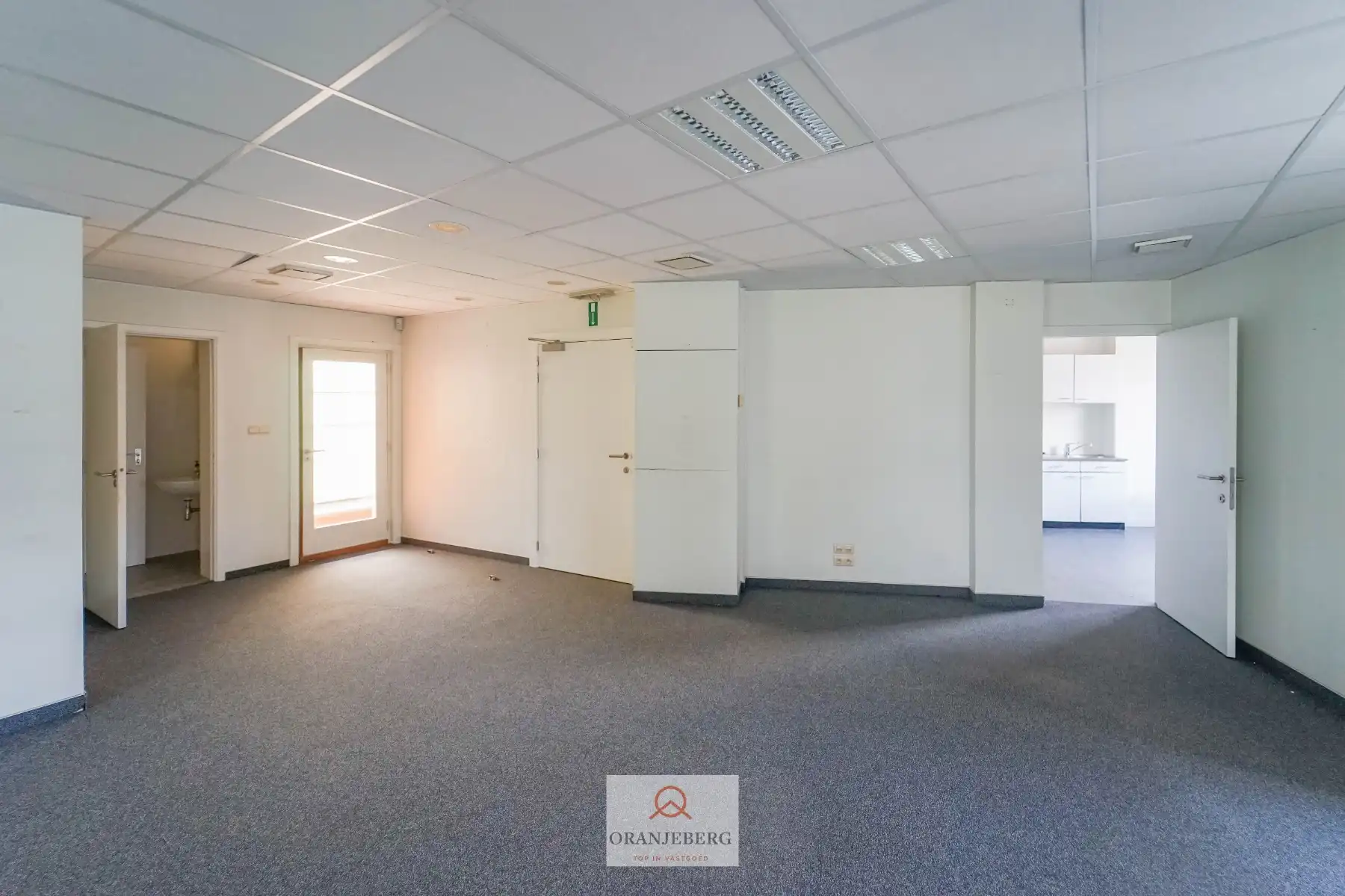 Instapklaar hoekkantoor met 5 ruimtes aan François Laurentplein foto 16