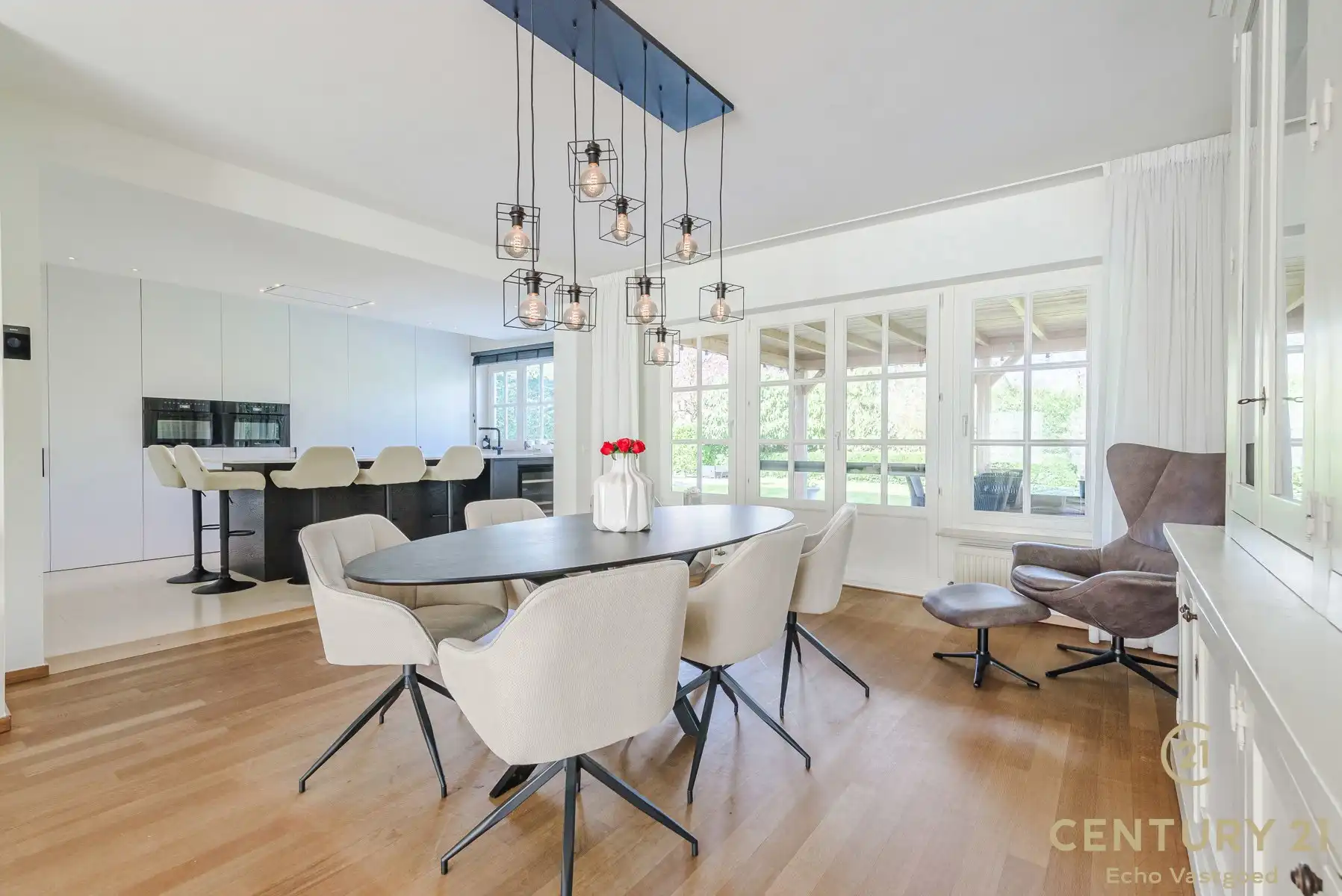 Ruime, gerenoveerde, energiezuinige villa met zwembad foto 9