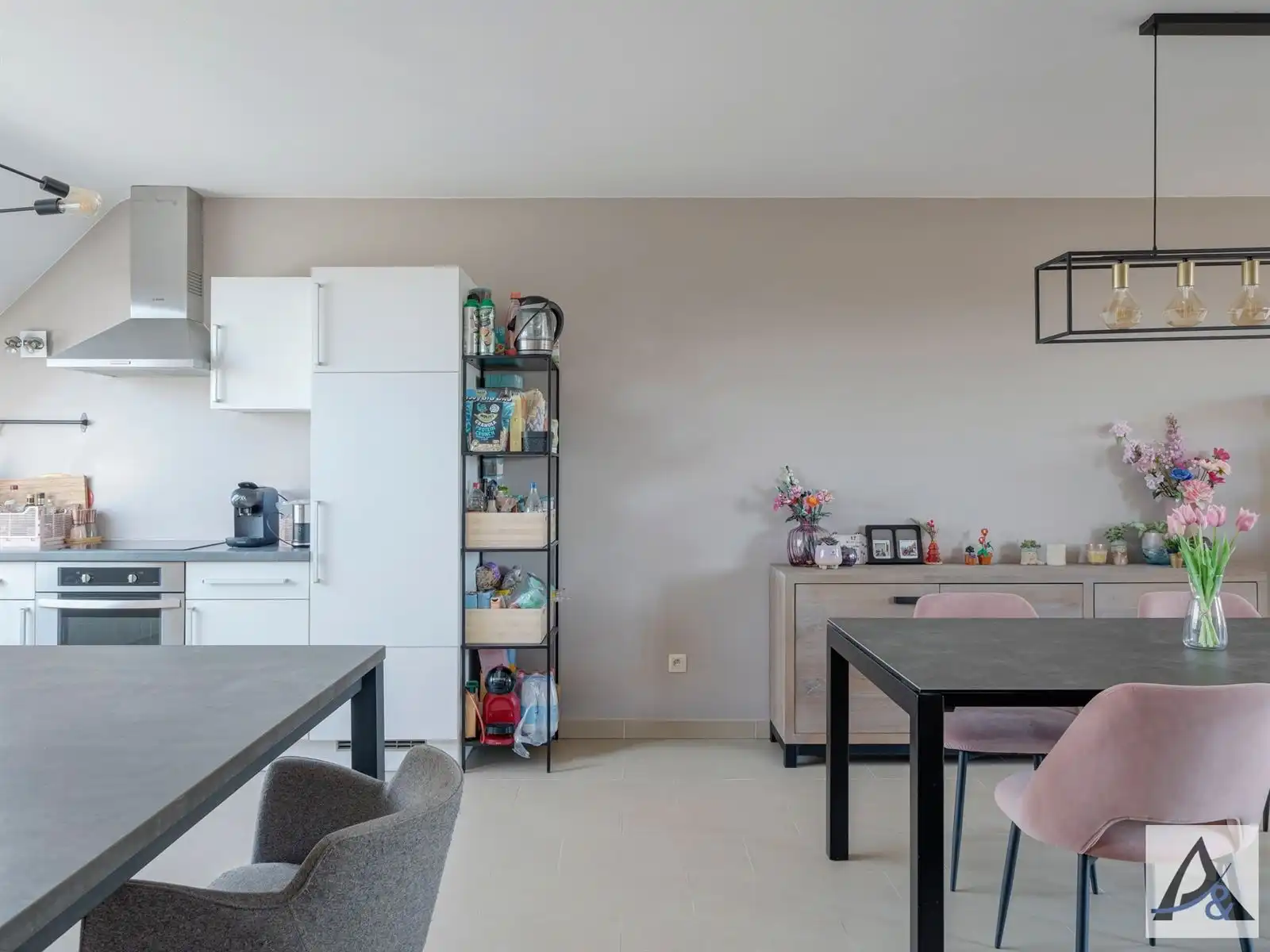 Ruim duplex appartement met terras en 3 slaapkamers in Diepenbeek. foto 12