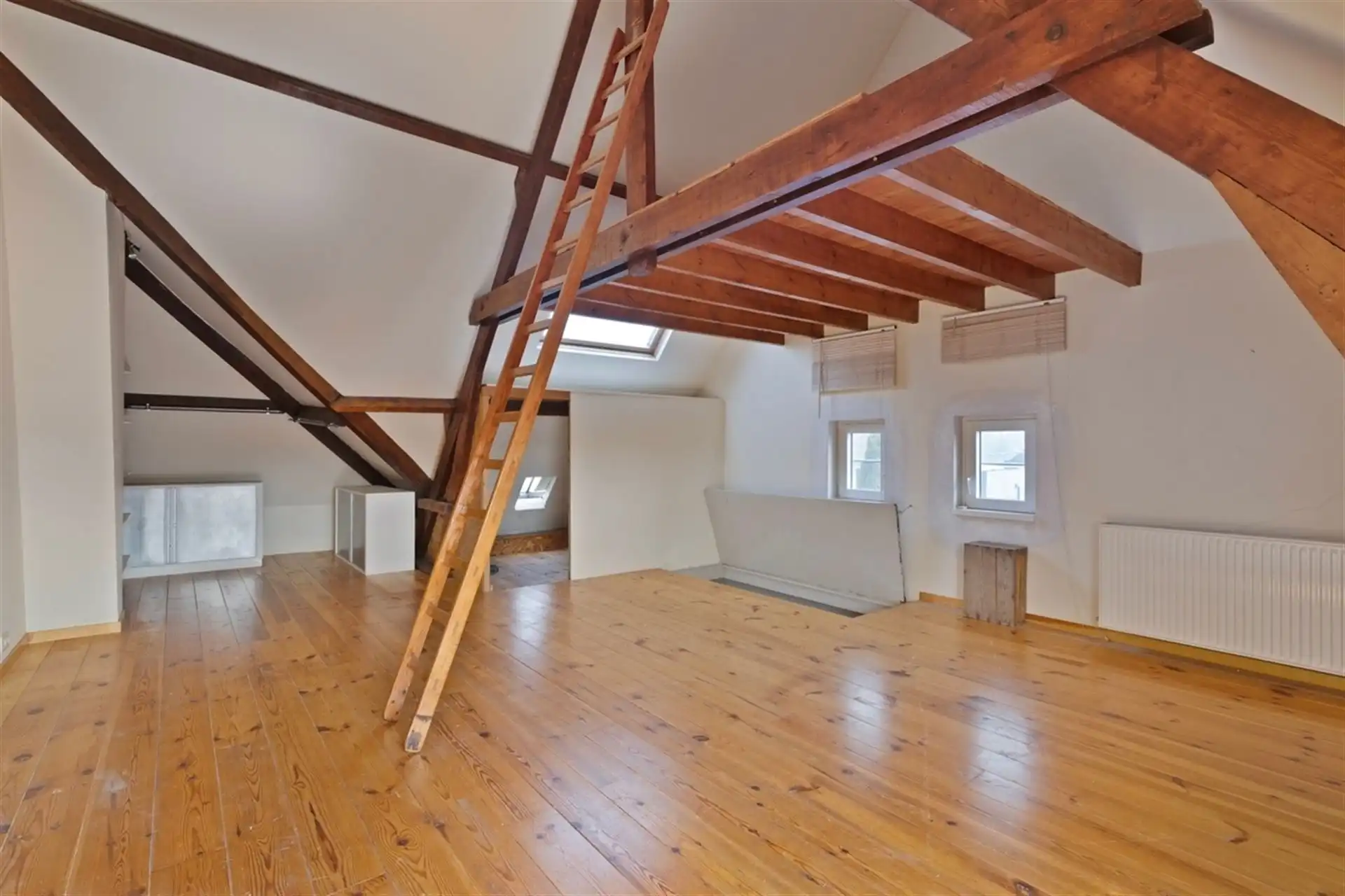 Ruime halfopen bebouwing (3 slpks), terras en tuin foto 23