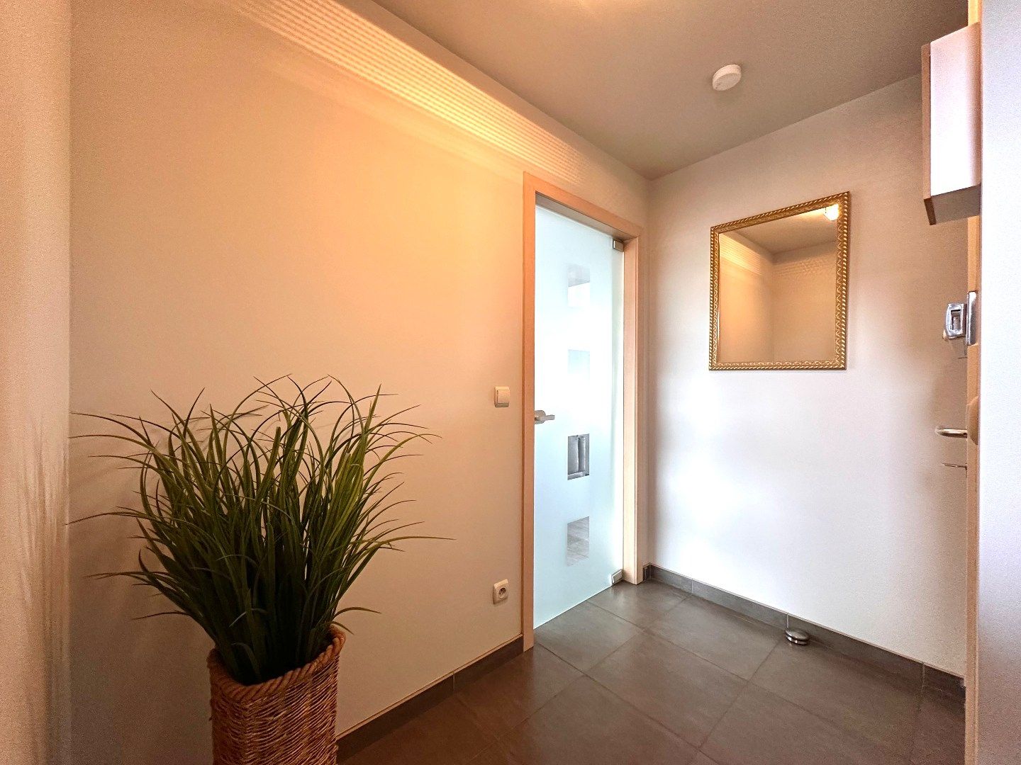 Stijlvol duplexappartement met garage, 2 terrassen en energiezuinig karakter in Kortessem foto 4