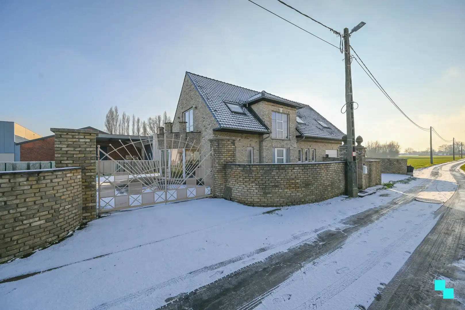 Vrijstaande woning op een afgelegen weg in Desselgem! foto 2
