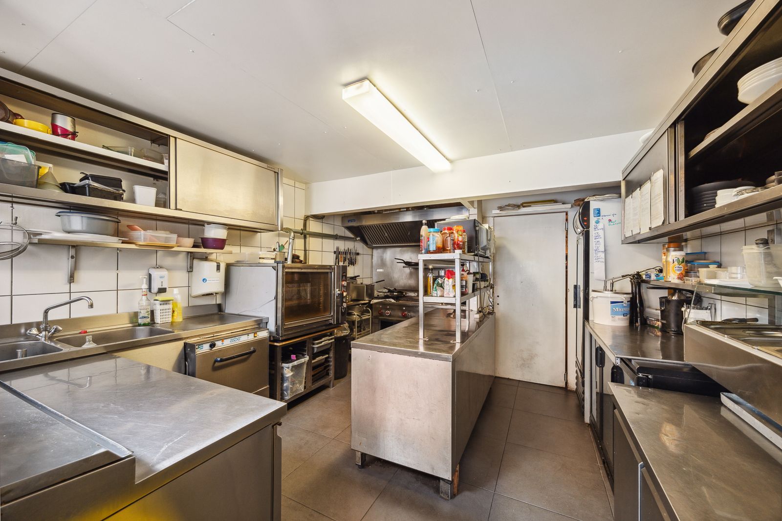 Instapklare duplex met commerciële ruimte op goede locatie te Brasschaat! foto 18