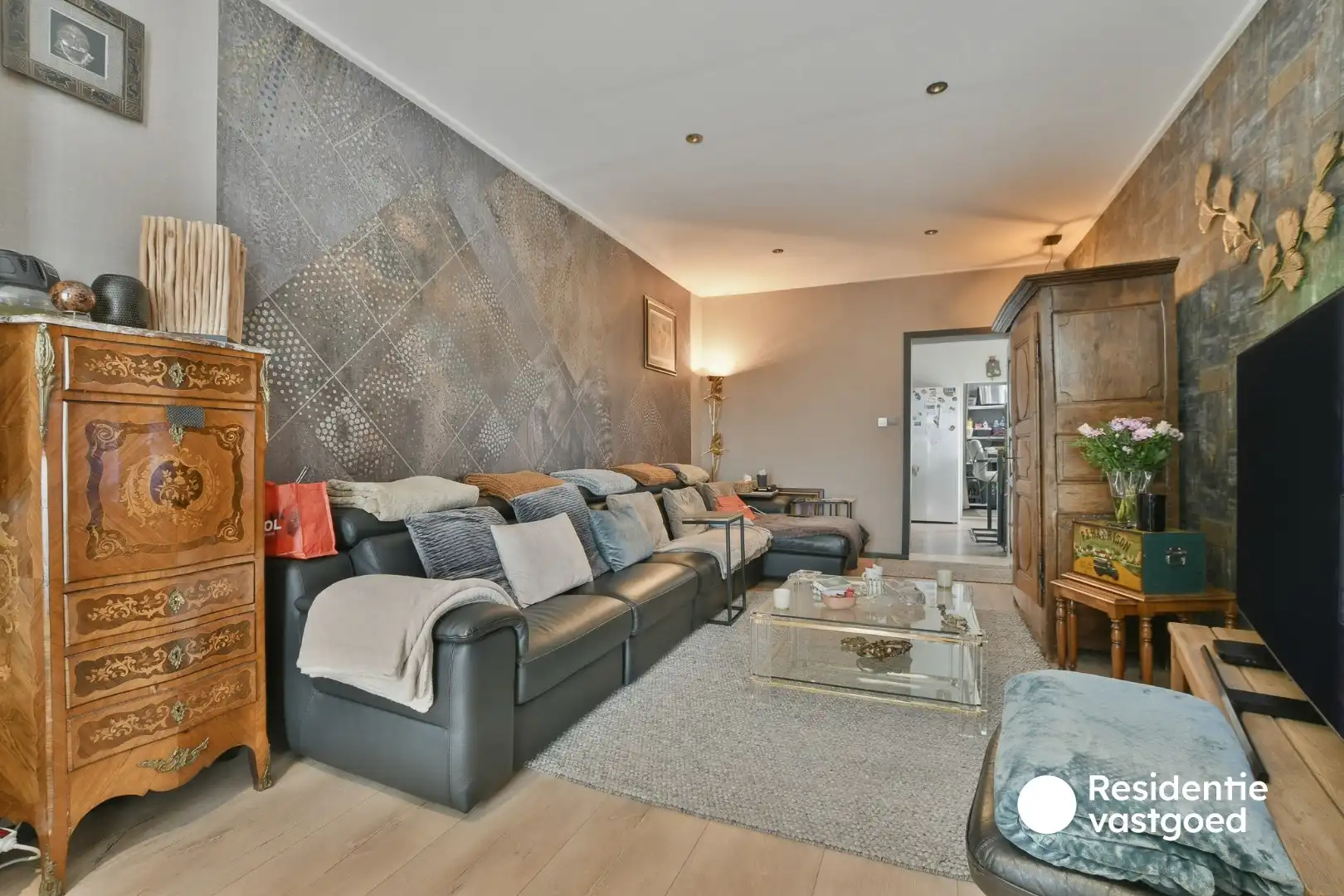 Ruim Drieslaapkamerappartement met Groot Terras in het Centrum van Blankenberge foto 2