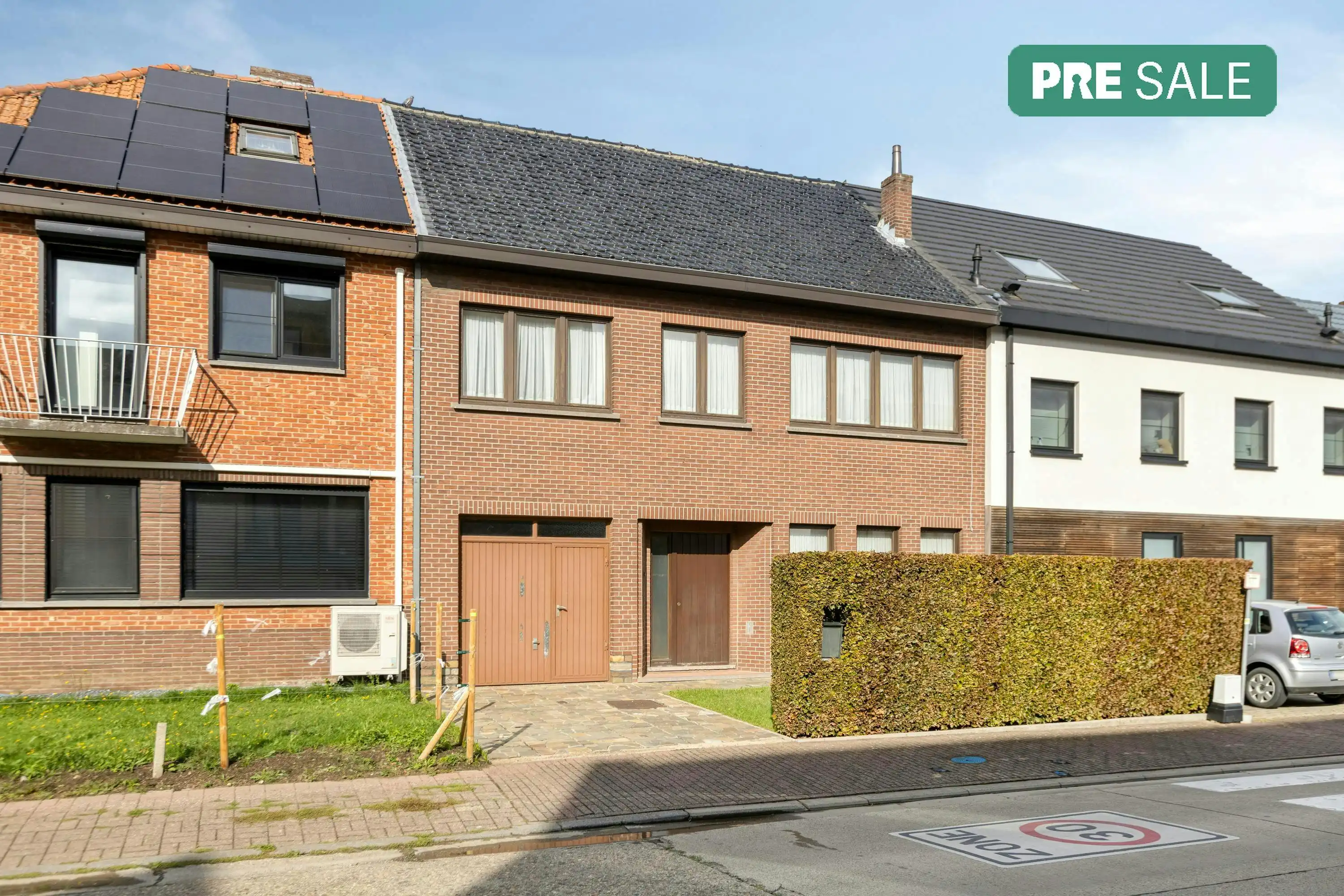 Hoofdfoto van de publicatie: Huis met 4 slaapkamers en garage te koop in Alken centrum