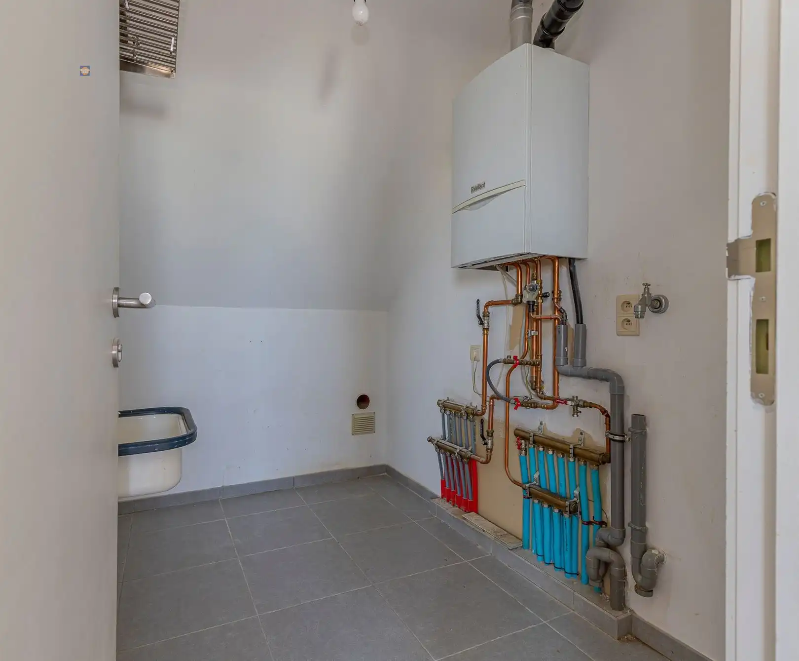 Instapklaar 1-slaapkamerappartement op toplocatie nabij station Willebroek foto 13