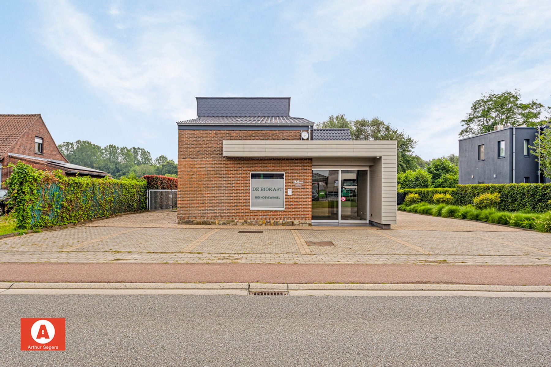 Ruime woning met magazijn, winkelruimte en fenomenale tuin foto 20