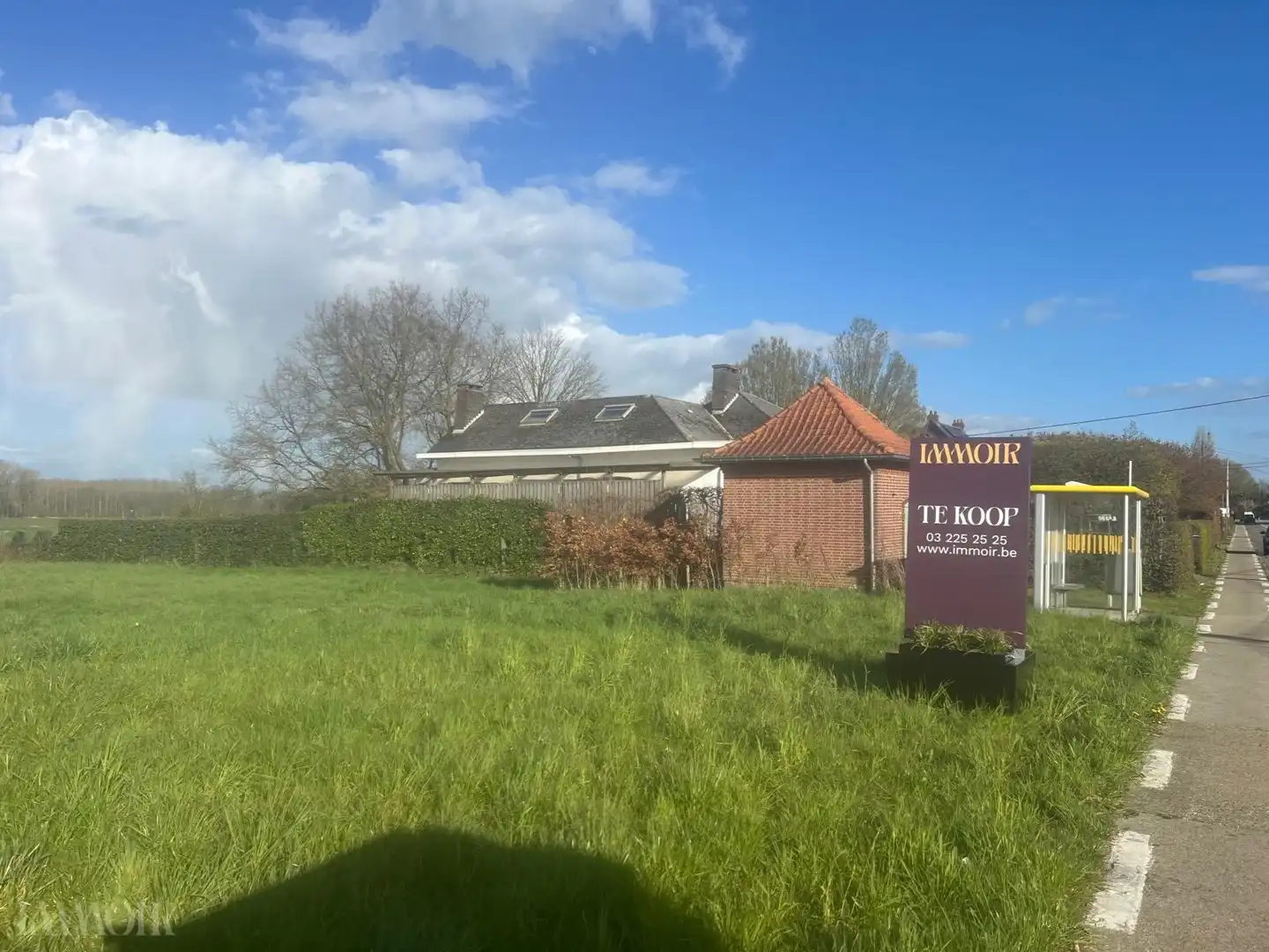 Bouwgrond van 1.034 m² met uitzonderlijke breedte en weids uitzicht. foto 2