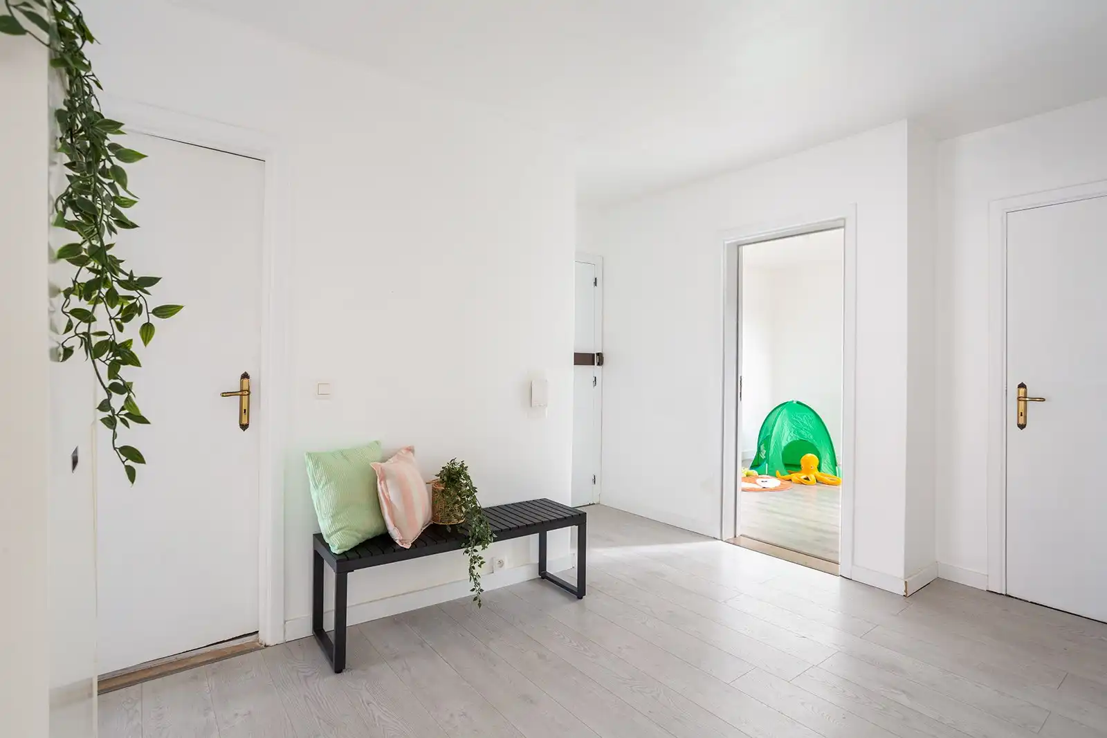 Drie slaapkamers, twee terrassen, één centrale ligging foto 7