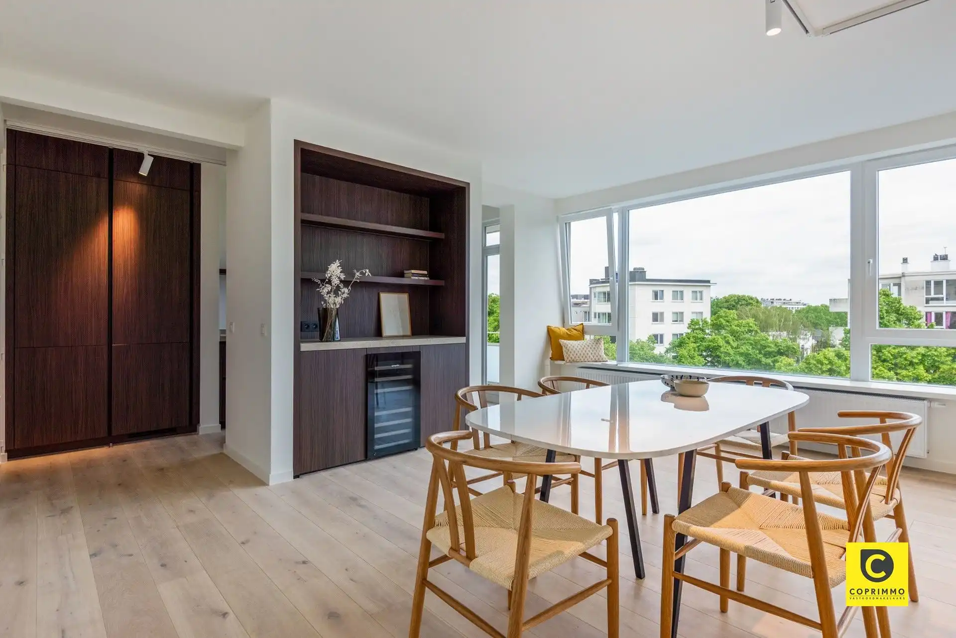 Prachtig gerenoveerd 3 slaapkamer appartement op toplocatie! foto 4