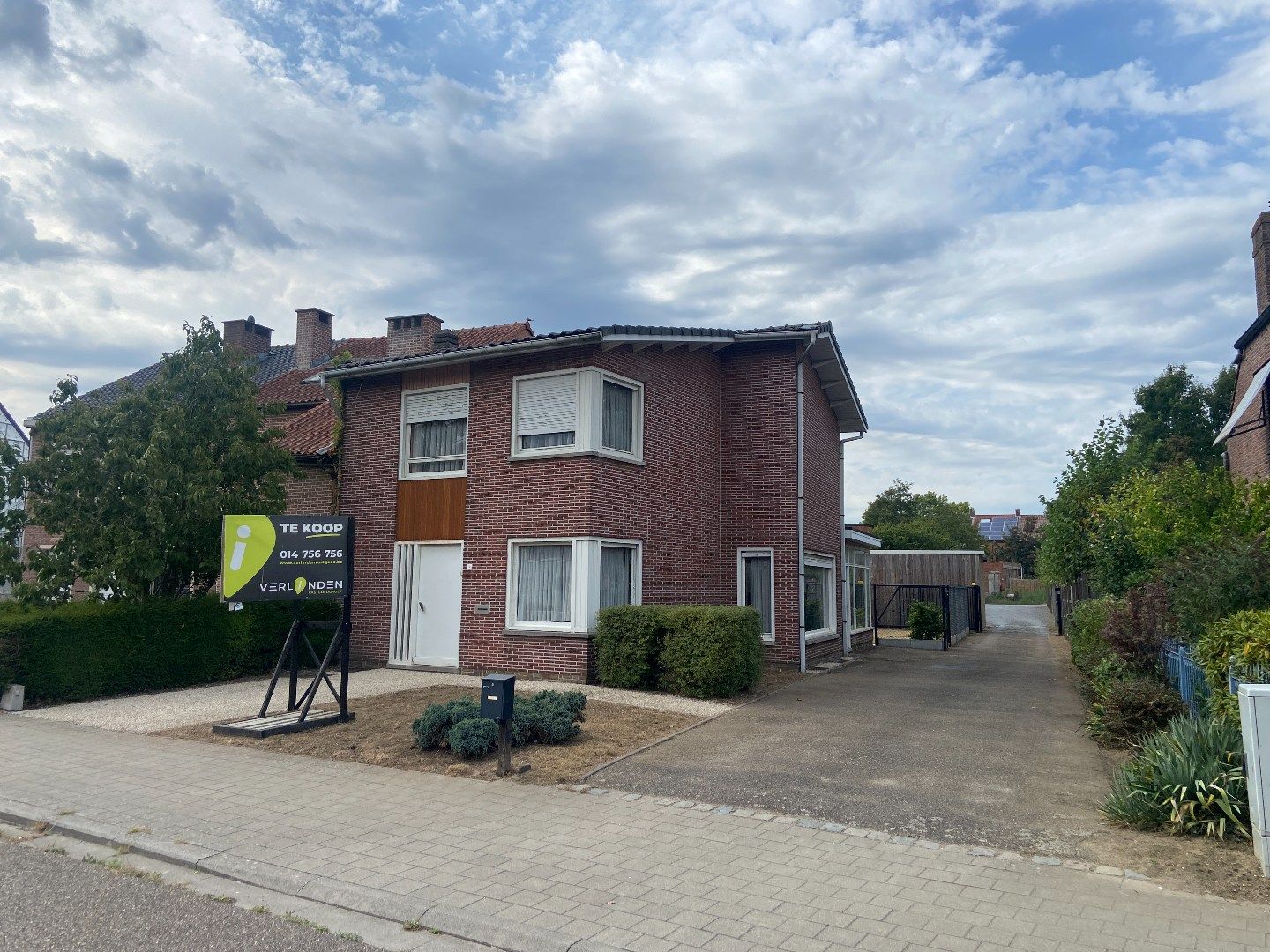 Hoofdfoto van de publicatie: Ruime te renoveren gezinswoning met 4 slpks in het centrum van Herentals !