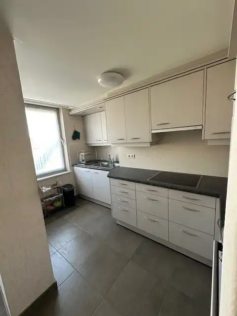 Ruim appartement met prachtig zicht op het marktplein in hartje Neerpelt! foto 5
