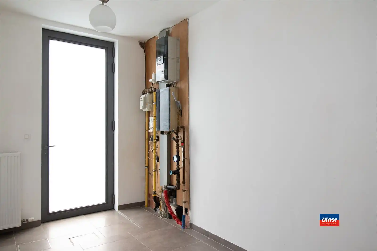 Gerenoveerde rijwoning met 3 slpks en grote tuin foto 14