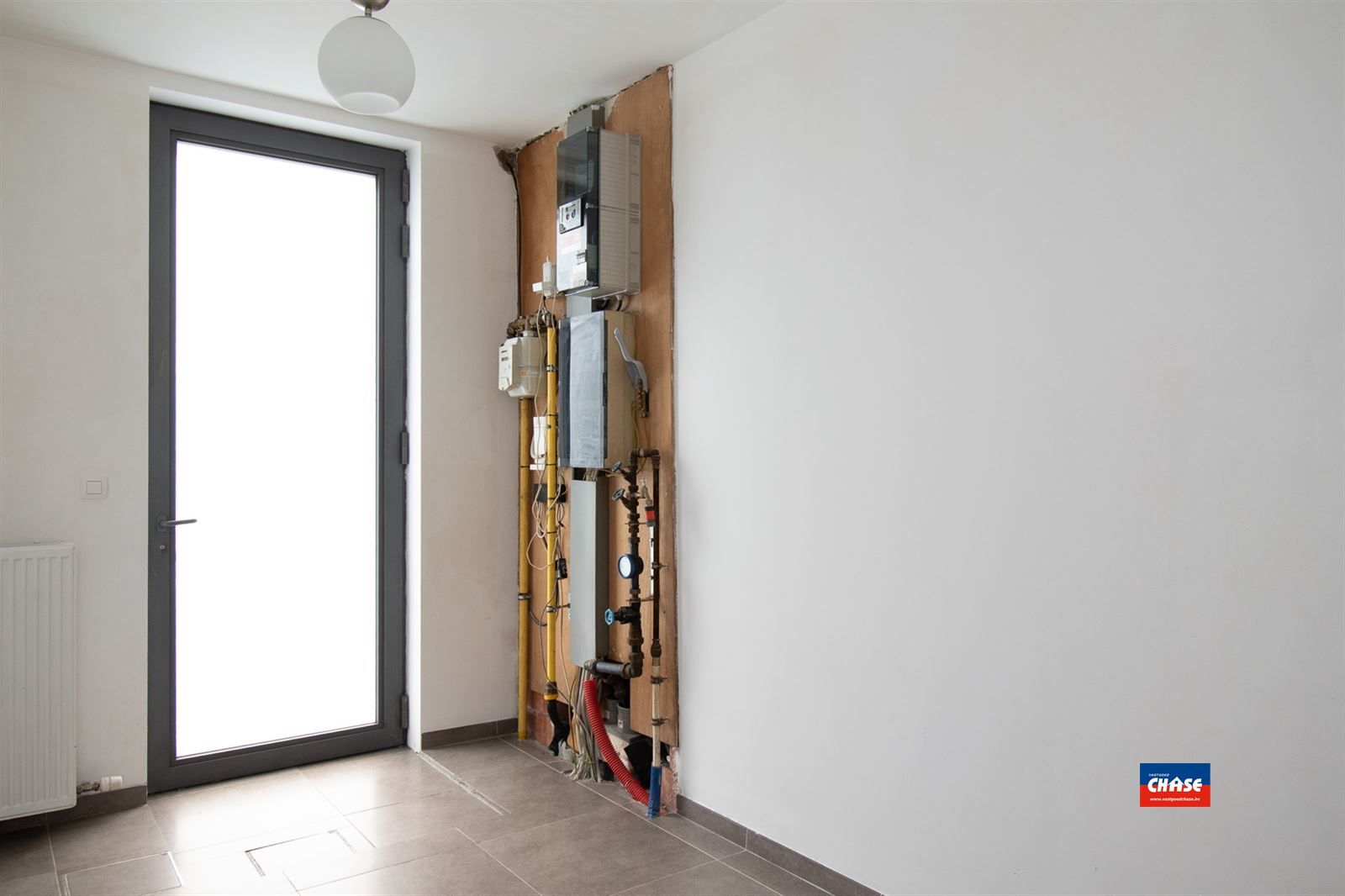 Gerenoveerde rijwoning met 3 slpks en grote tuin foto 14