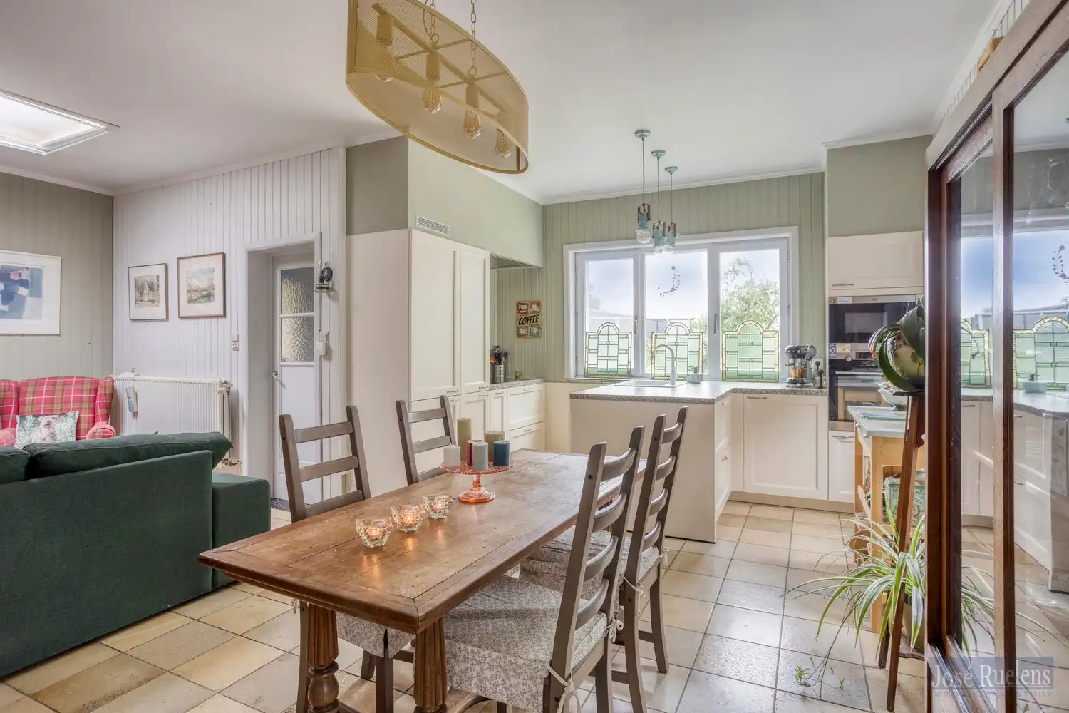 Charmante woning met tuin foto 12