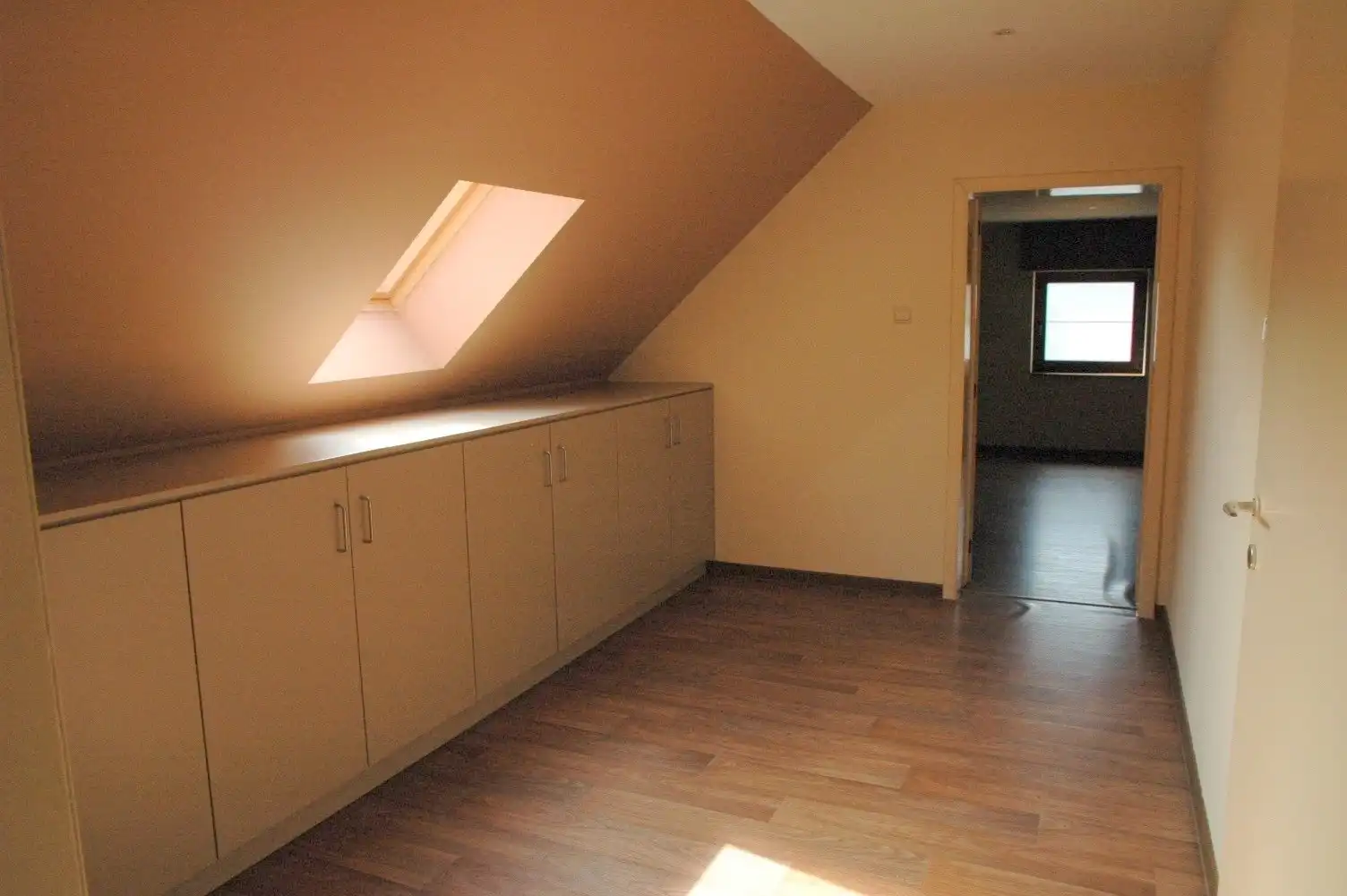 Verzorgde gezinswoning met 3 slaapkamers te huur in Neeroeteren foto 7