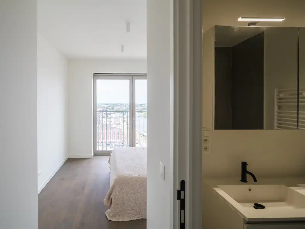 Penthouse met twee volwaardige slaapkamers en een uitzonderlijk terras met panoramisch zicht over Gent en zijn torens. foto 15