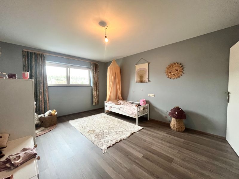 RECENTE WONING MET DRIE SLAAPKAMERS - ZONOVERGOTEN TUIN EN GARAGE foto 10