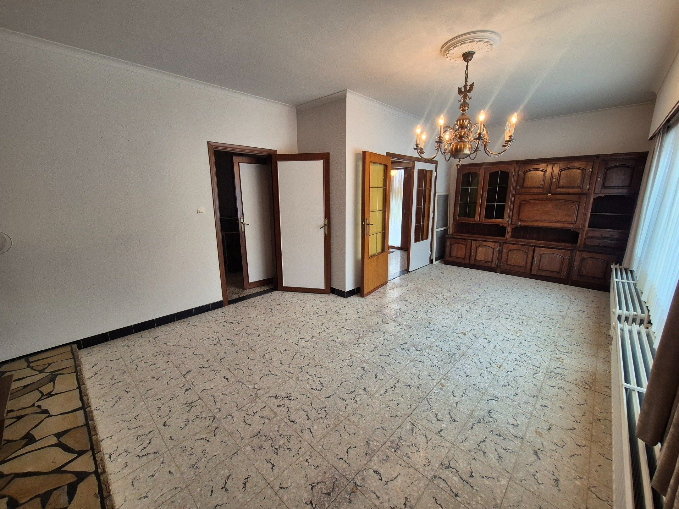 Halfopen gezinswoning met 4 slpkmrs op ruim perceel foto 8