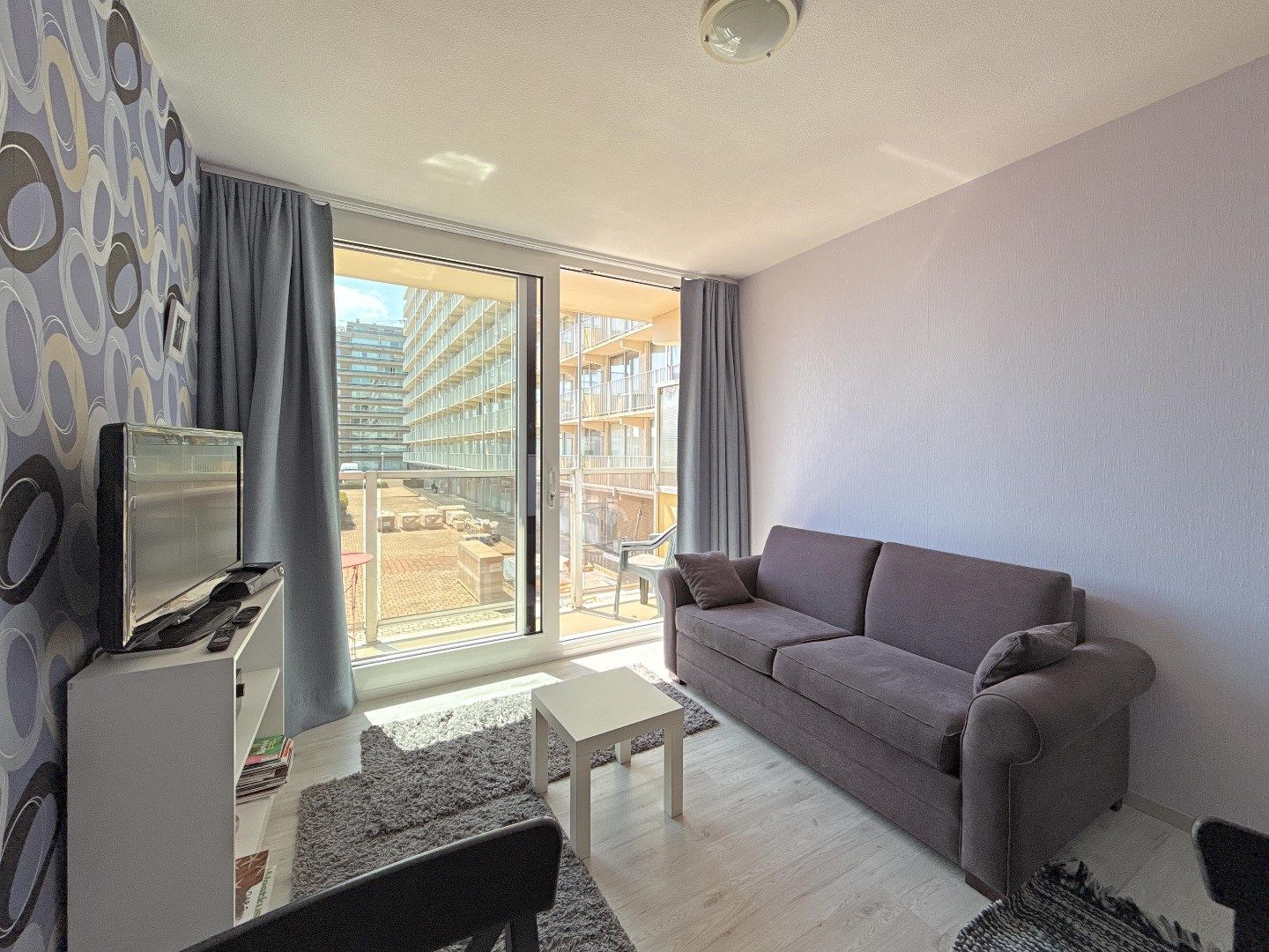 Instapklare gemeubelde studio (30 m²) met terras te Nieuwpoort-Bad. foto 4