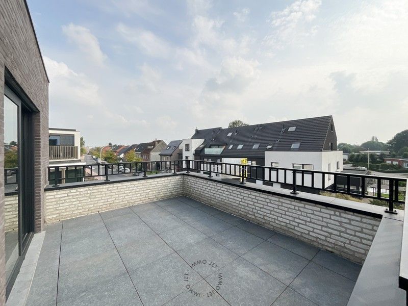 Nieuwbouwappartement met twee slaapkamers, terras en garage foto 11