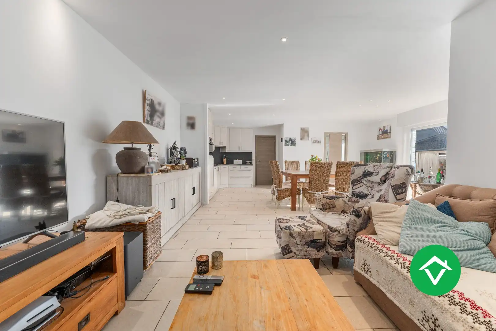 Functionele woning met drie slaapkamers, garage en ruime oprit te Ichtegem foto 3