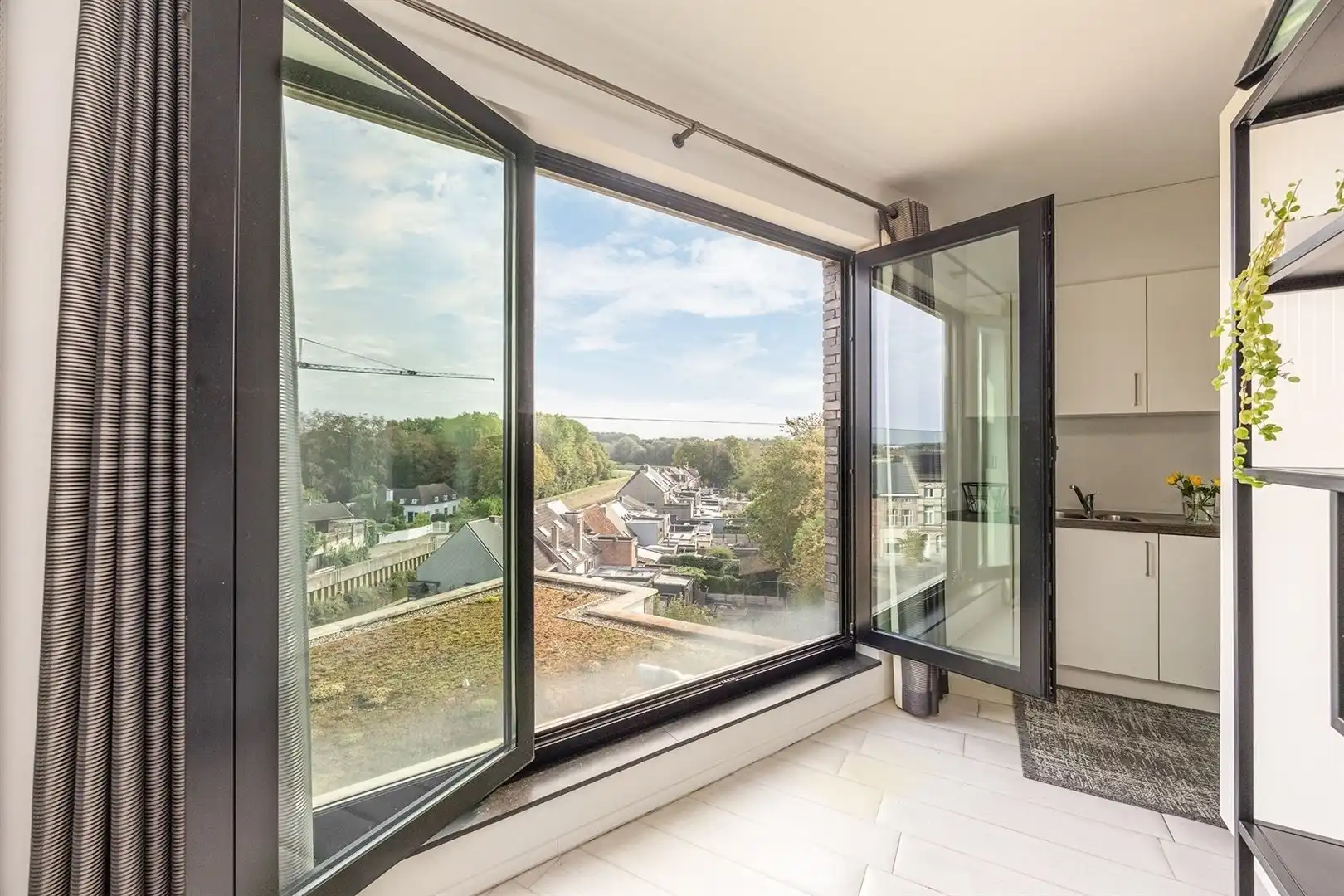 Lichtrijk appartement met groenzicht, parking en groot terras foto 6