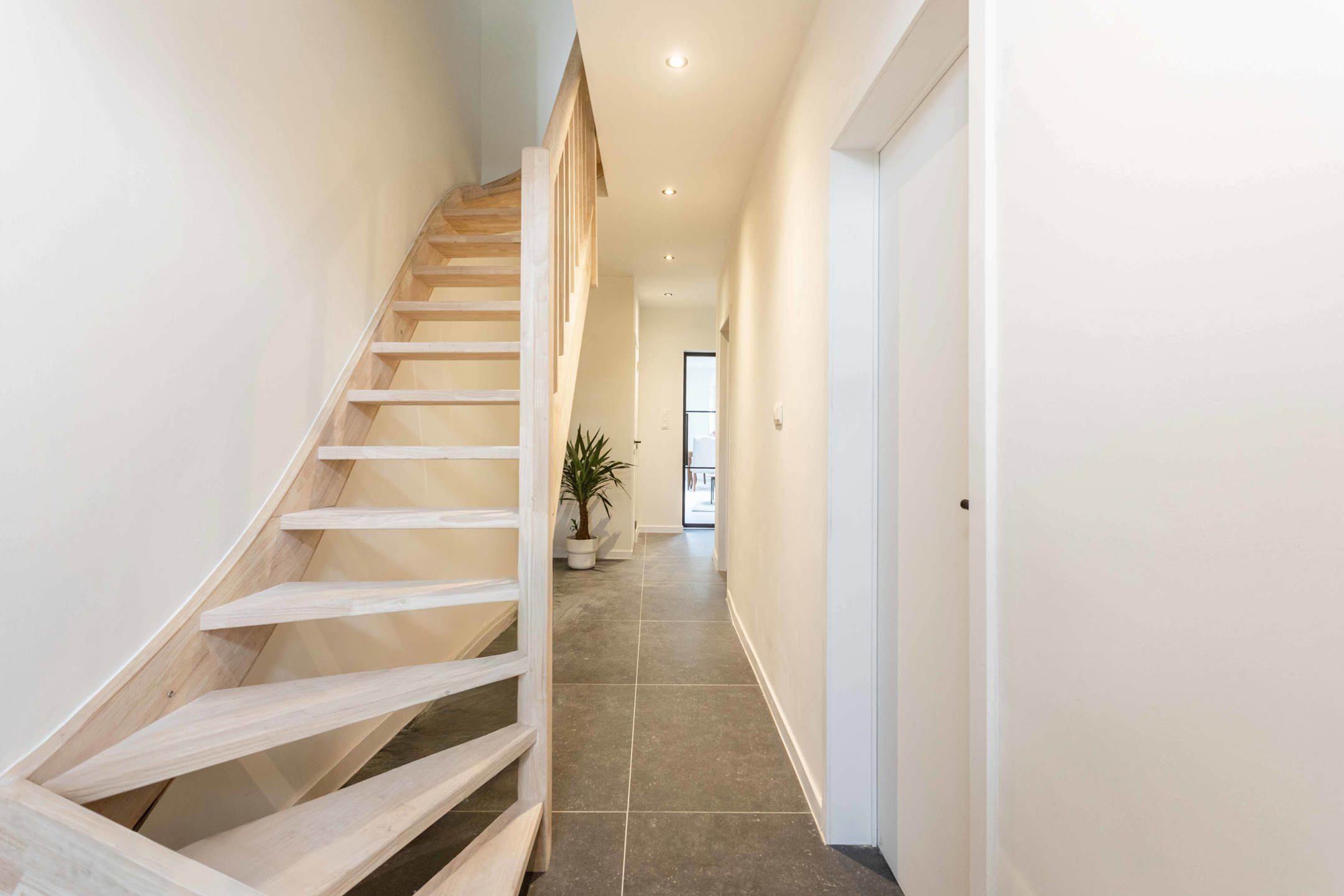 Energiezuinige, gerenoveerde woning met tuin nabij centrum foto 2