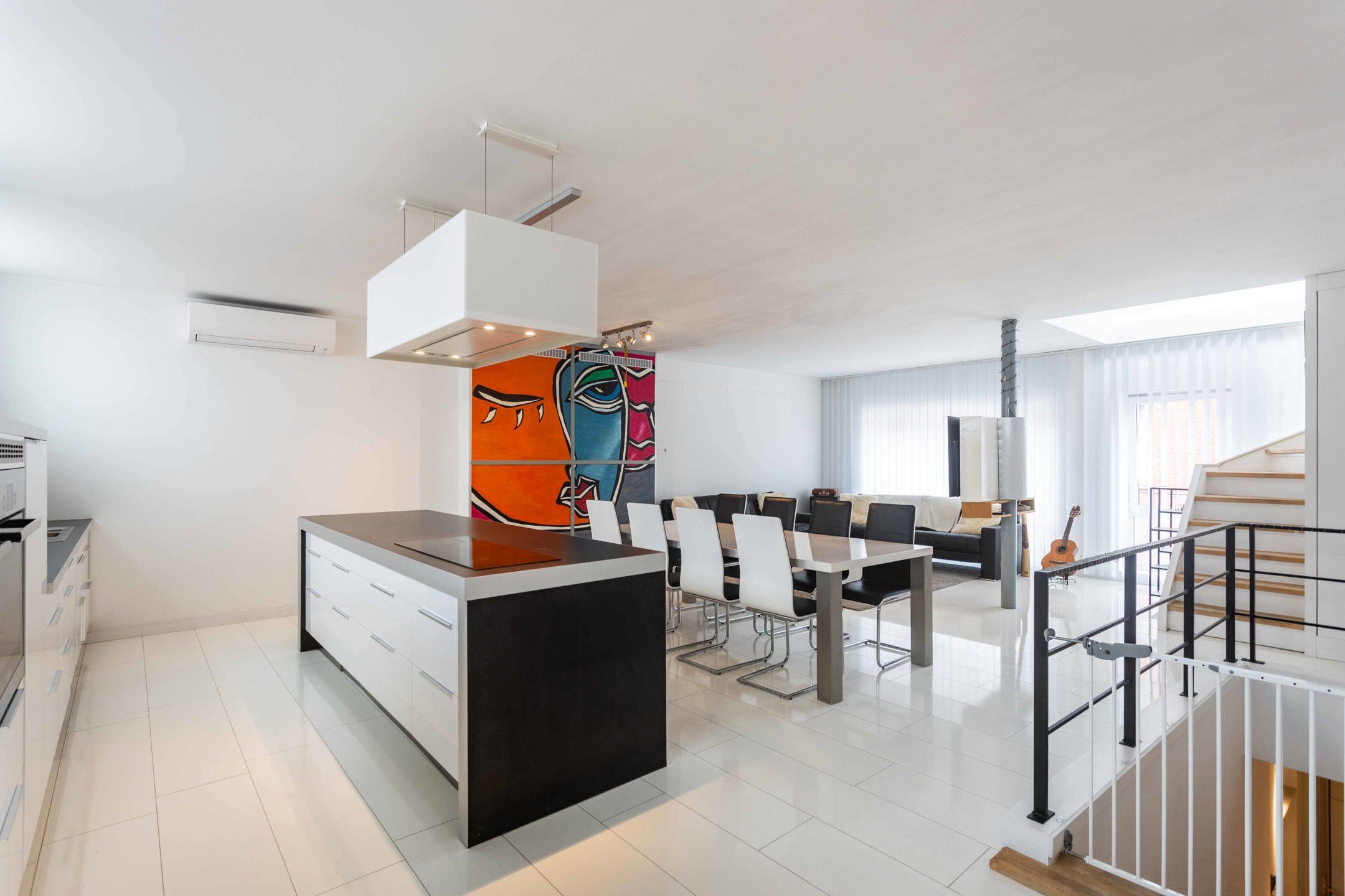 Zeer ruime en trendy stadswoning met heerlijk dakterras! foto 2