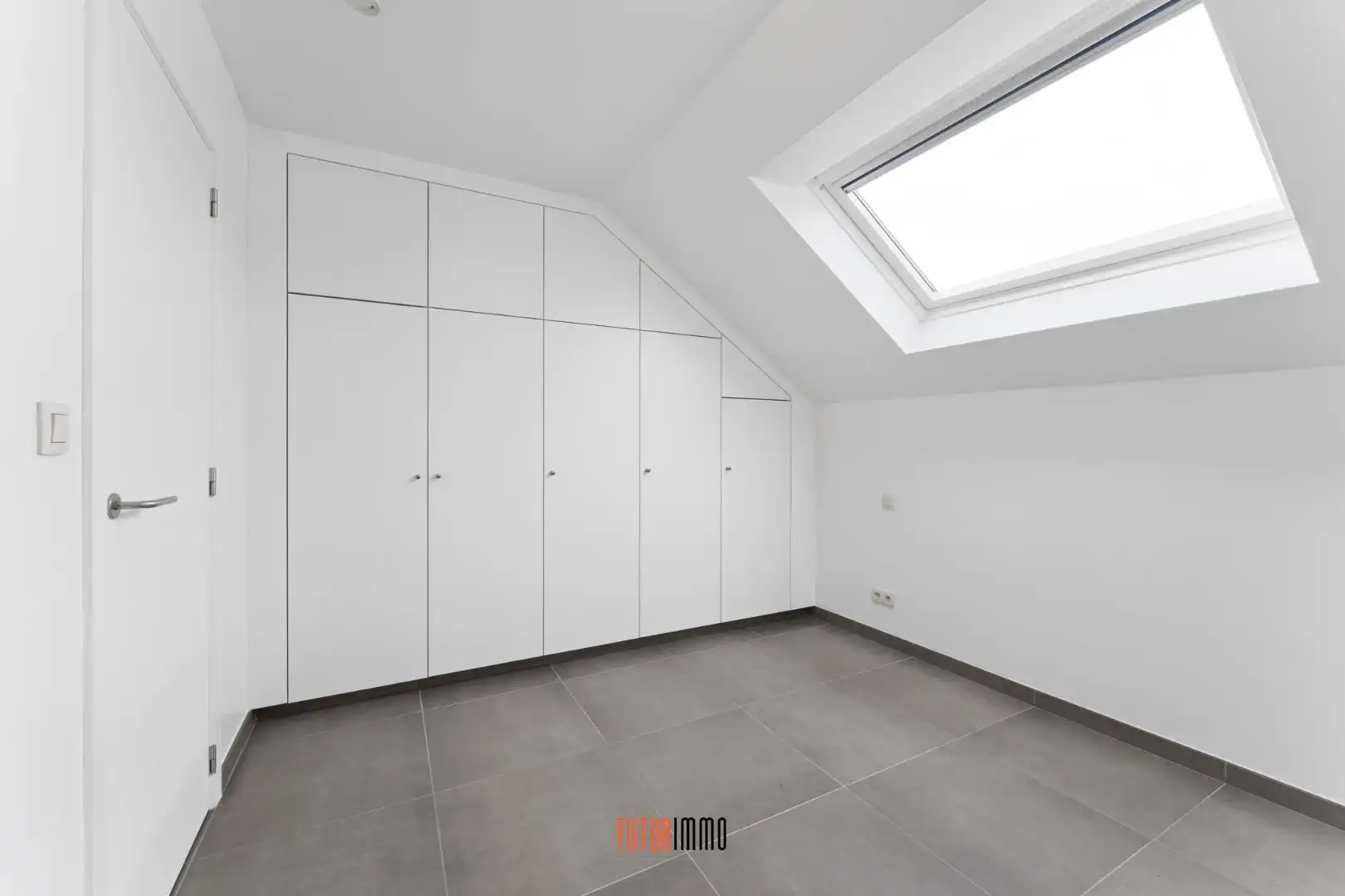 Opbrengsteigendom: duplexappartement + 12 garages foto 10