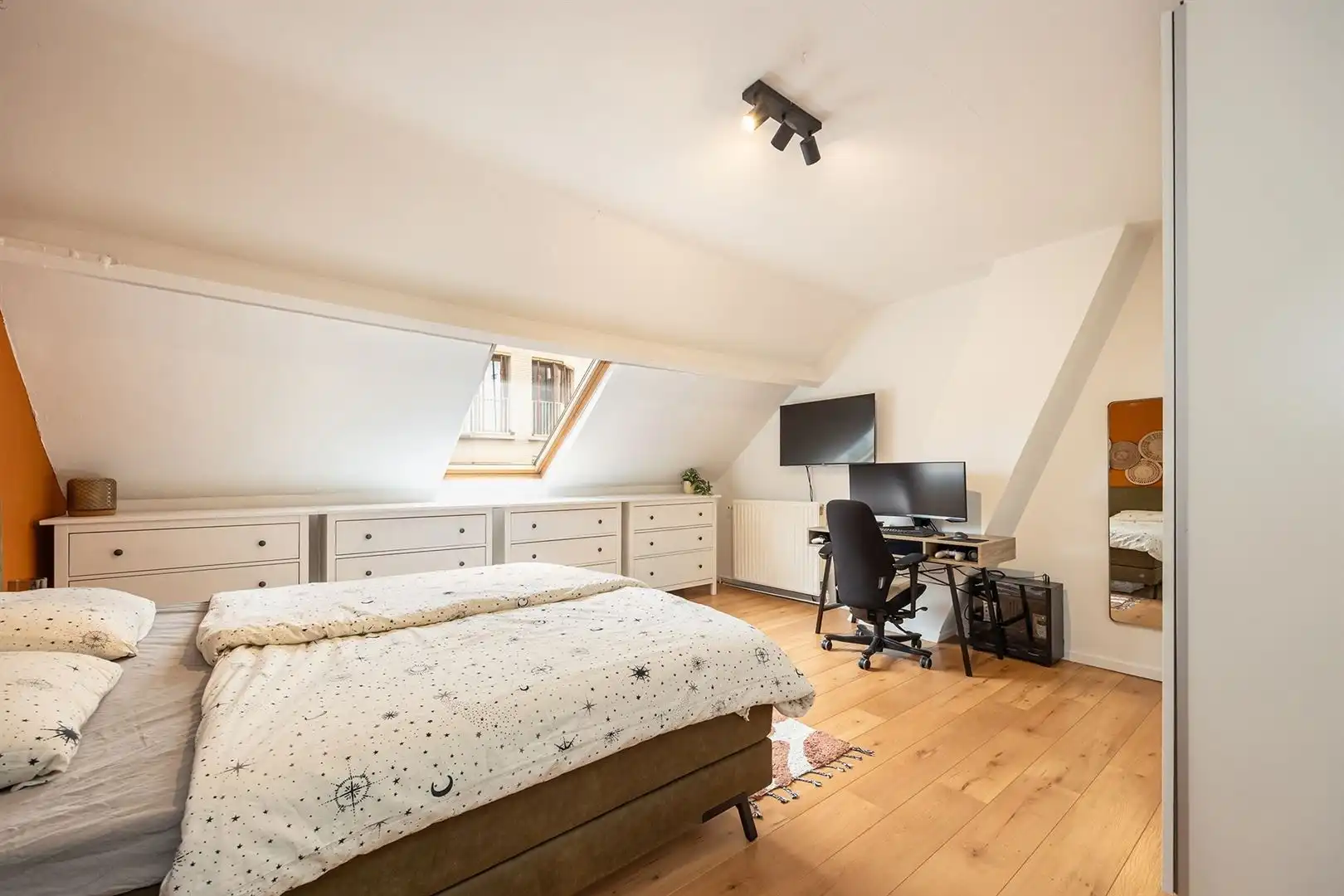 Stadswoning met privatieve tuin & garage foto 18