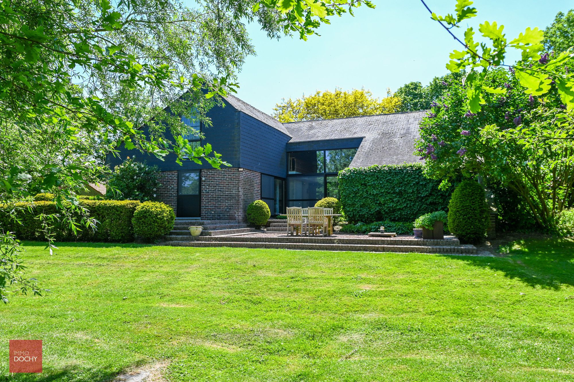 Hoofdfoto van de publicatie: Architectenvilla met mooie tuin