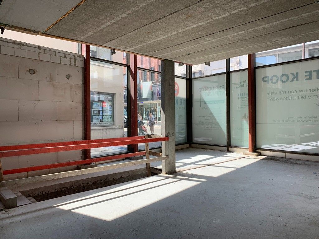 Centraal gelegen gloednieuwe handelsruimte in commercieel hart Waregem foto 5