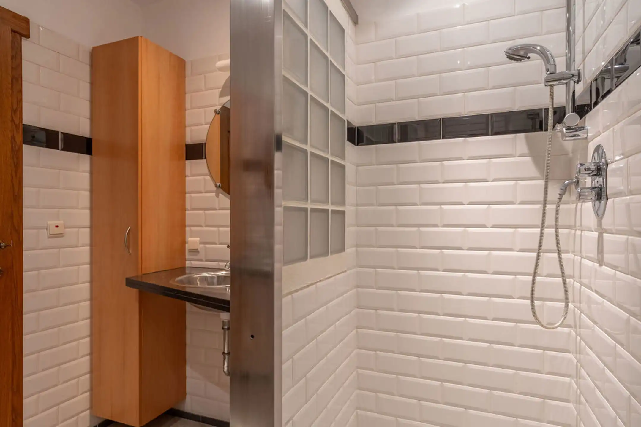 Ruime villa met 6 slpk op 2.295 m² grond met veel privacy foto 38