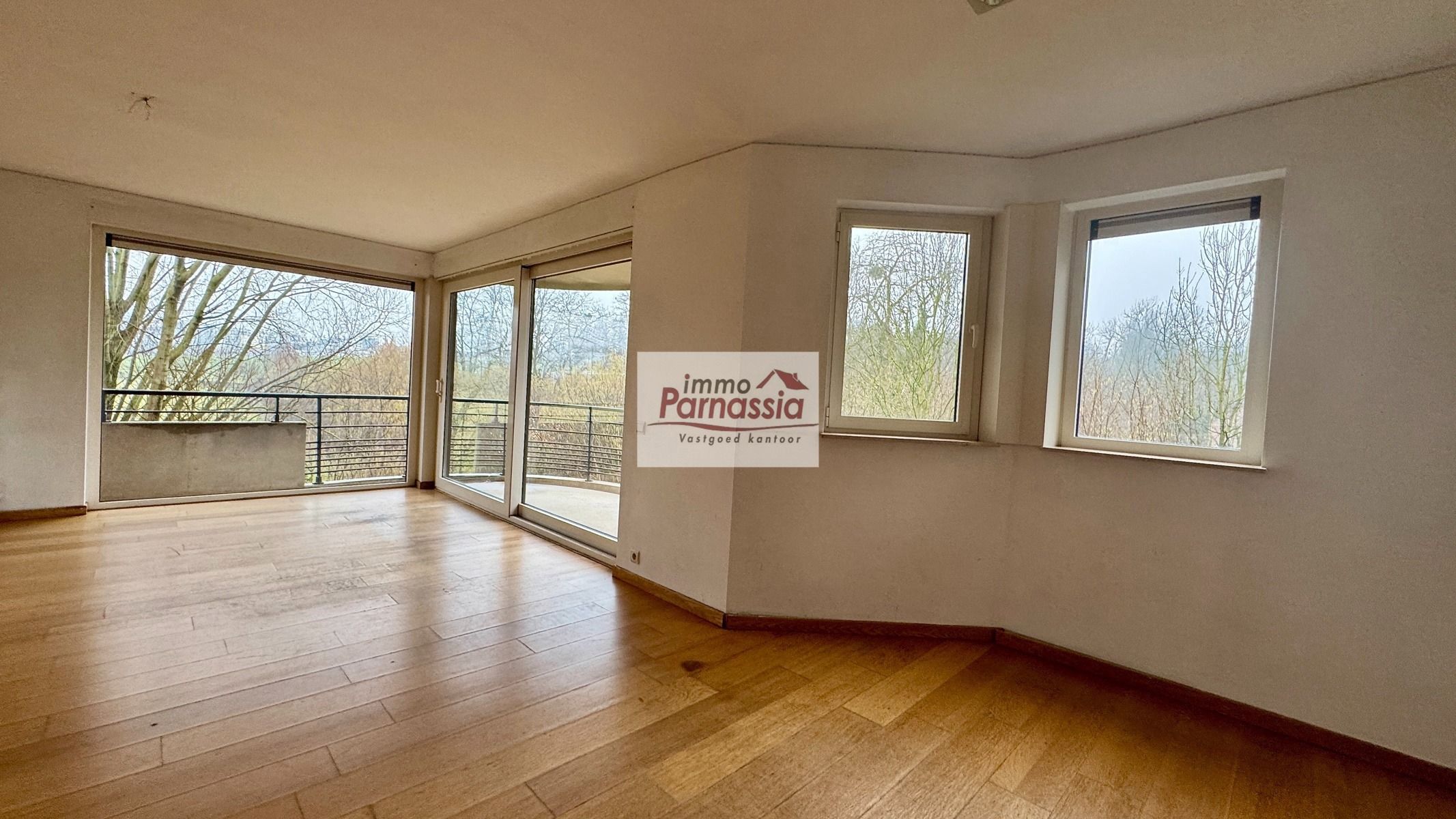 Zeer aangenaam en centraal gelegen 3 slaapkamer appartement  foto 4