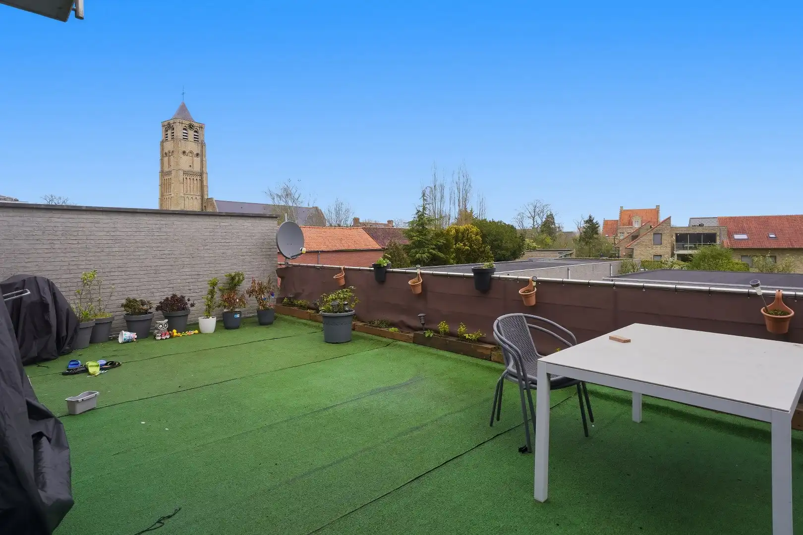 Recent appartement met privatieve tuin (346m²)  en ruim terras (40m²) in het centrum van Woumen! foto 13