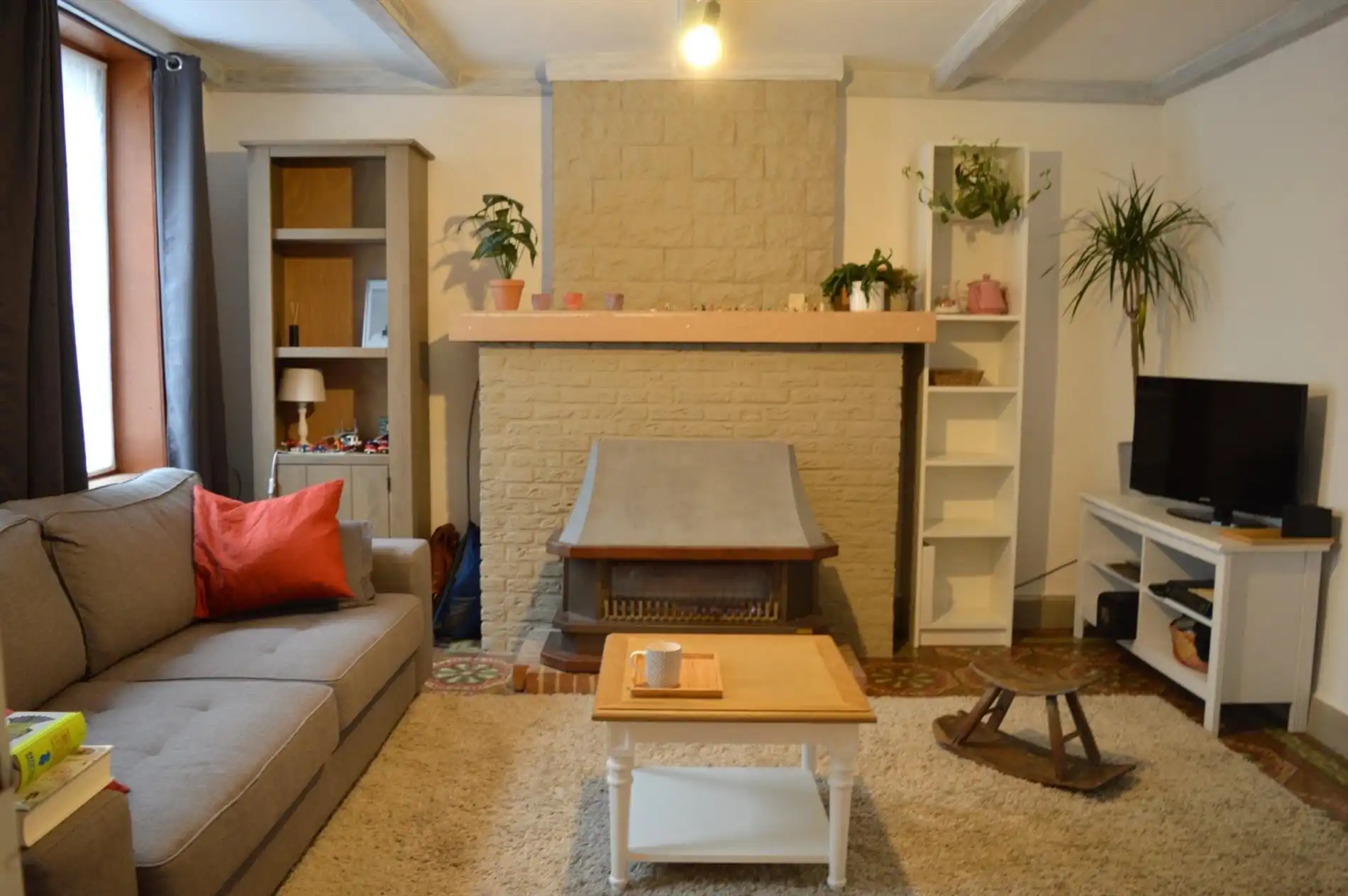 Knusse halfopen bebouwing met 1 zeer ruime slaapkamer foto 3
