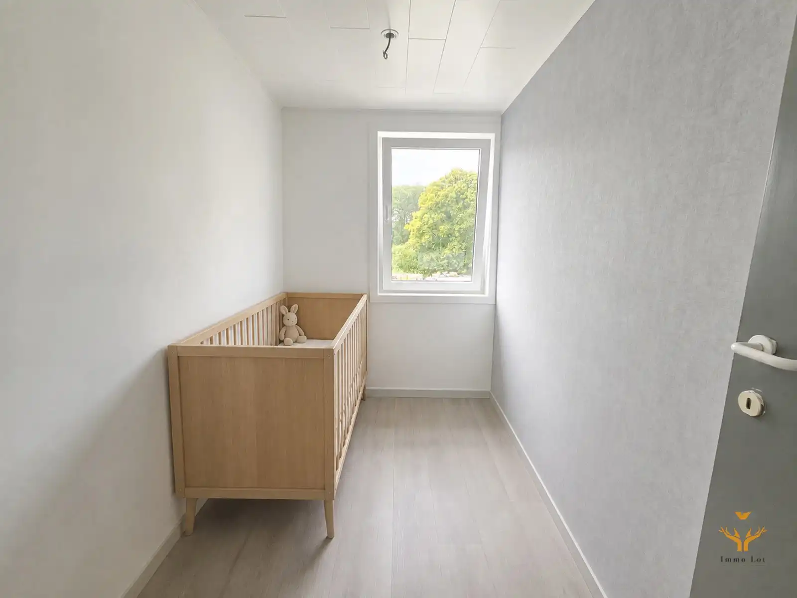 Ruime gezinswoning met tuin en garage te huur foto 9