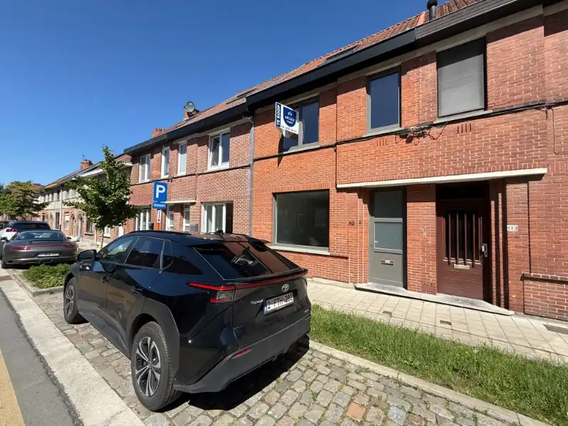 Moderne woning op rustige ligging nabij UZ Gent foto {{pictureIndex}}