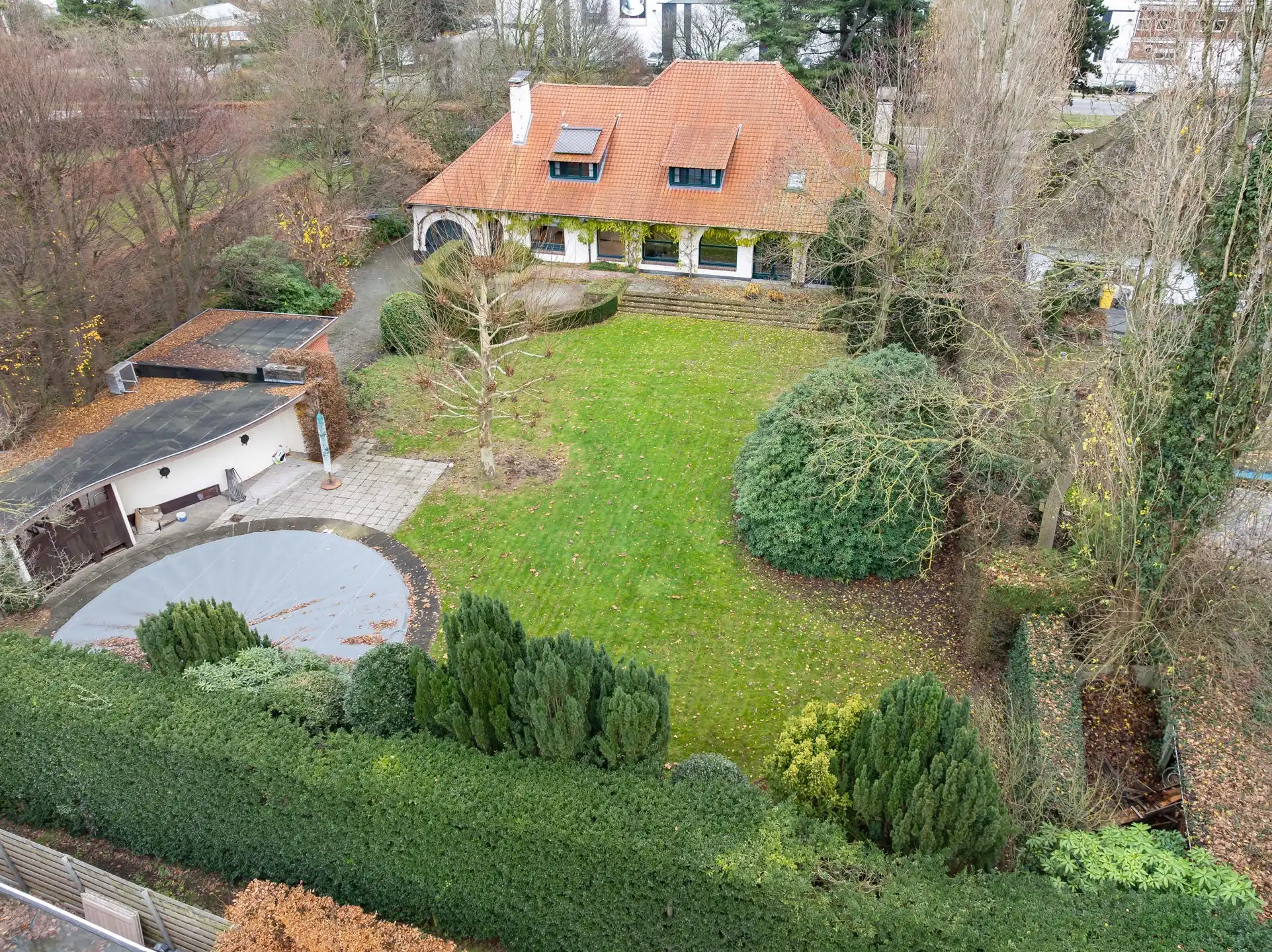 Stijlvolle villa met zwembad en uitzonderlijk potentieel foto 23