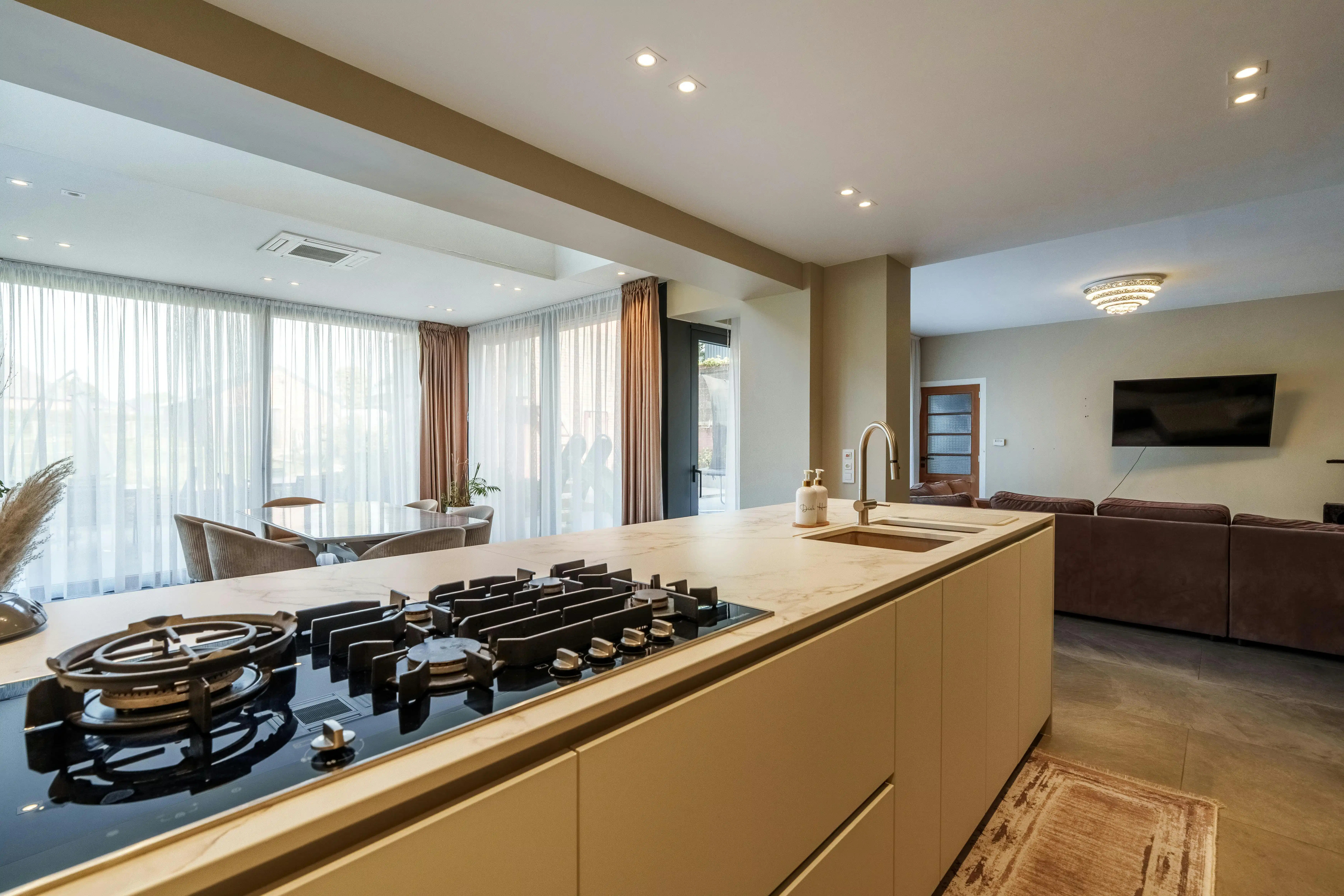 Zeer ruime woning te Roeselare  foto 5